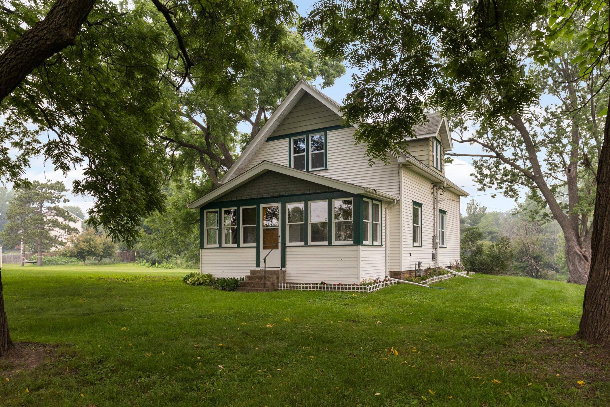 1240 McKnight RD N, Maplewood, MN 55119