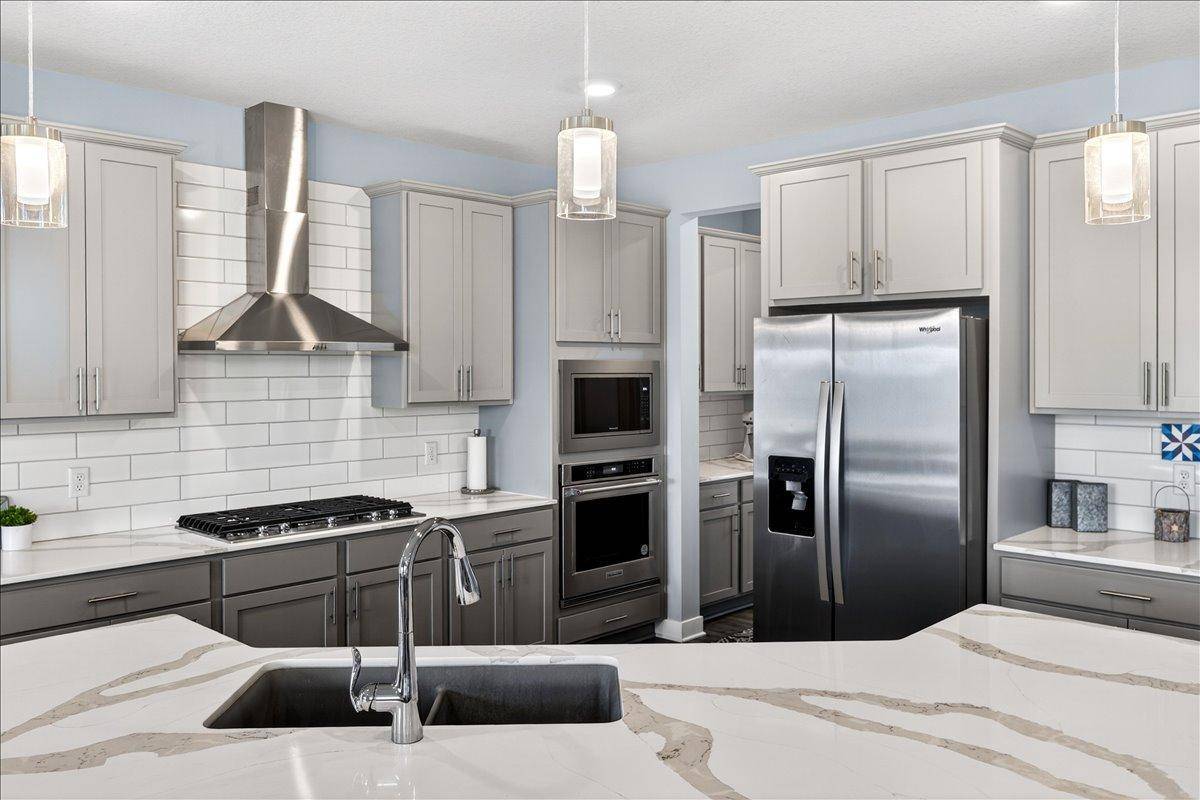 415 Prairie Rose LN, Waconia, MN 55387