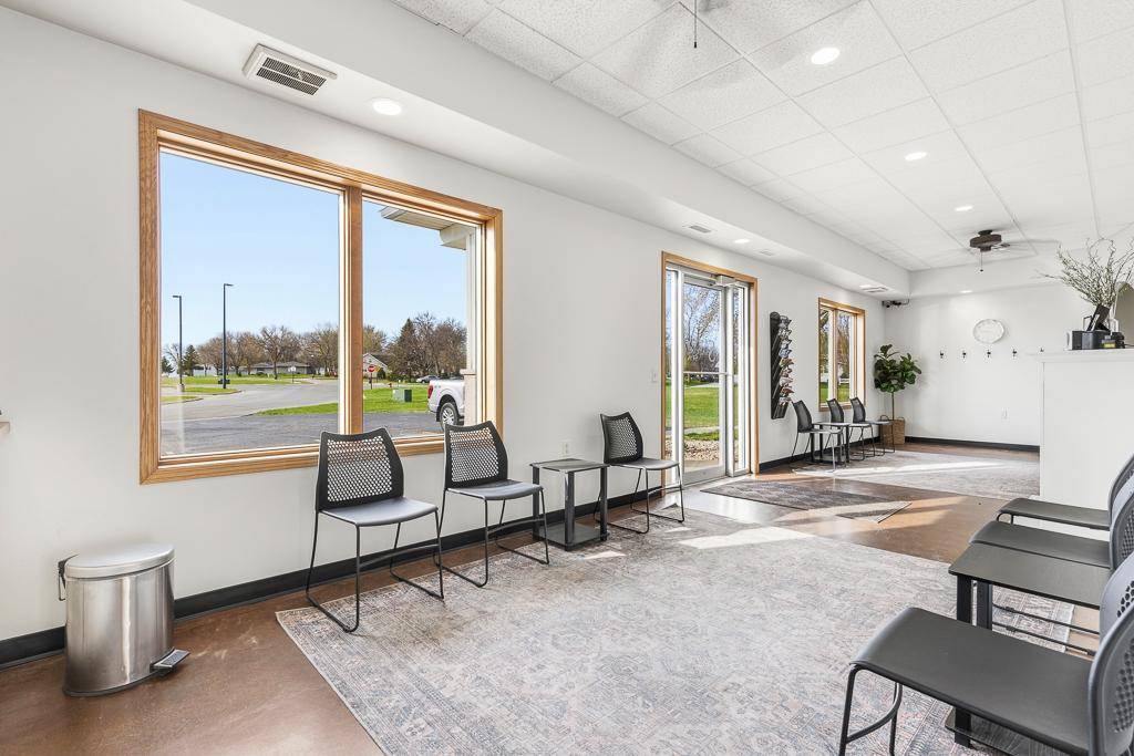 1240 Floyd Wild DR, Marshall, MN 56258