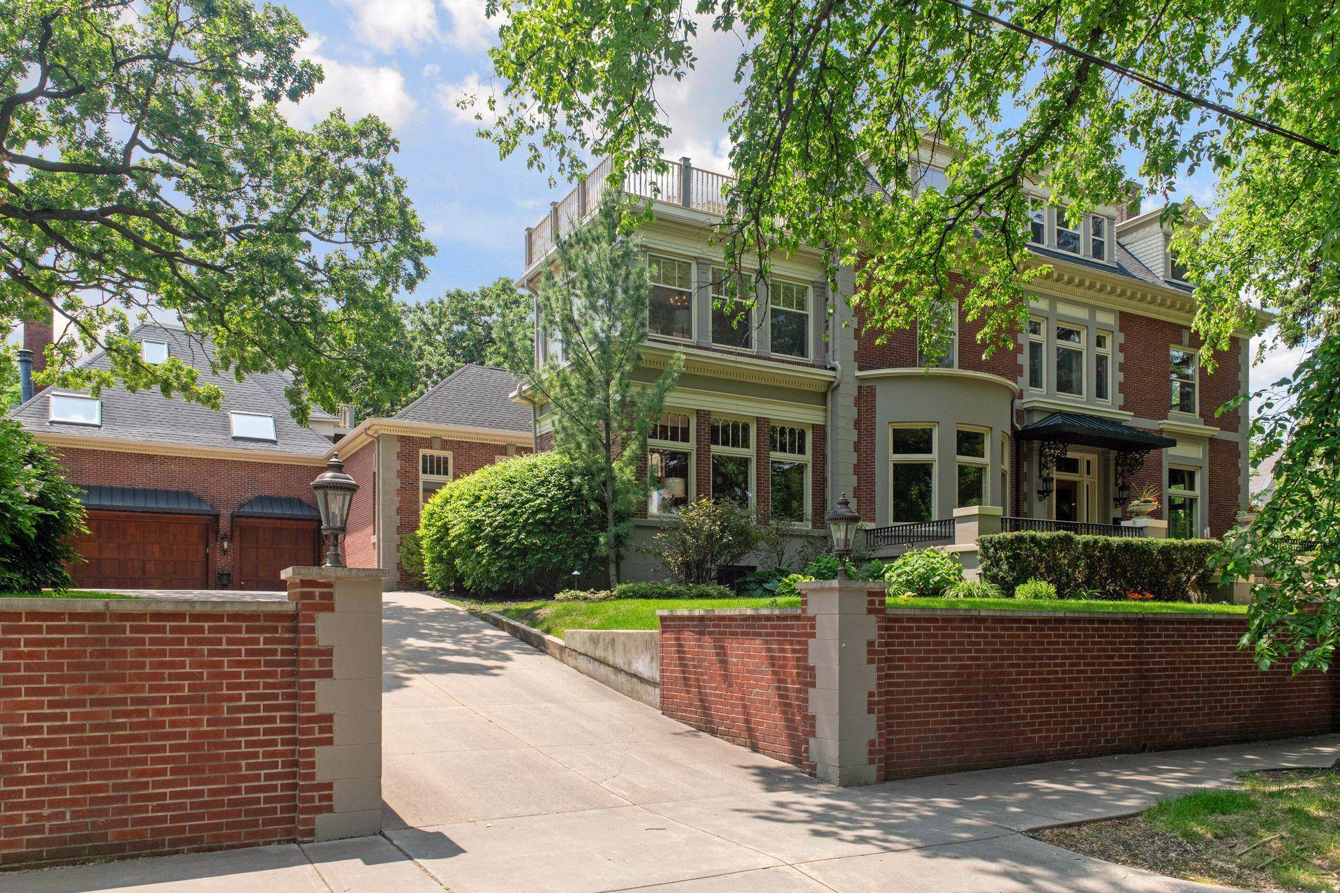1721 Mount Curve AVE, Minneapolis, MN 55403
