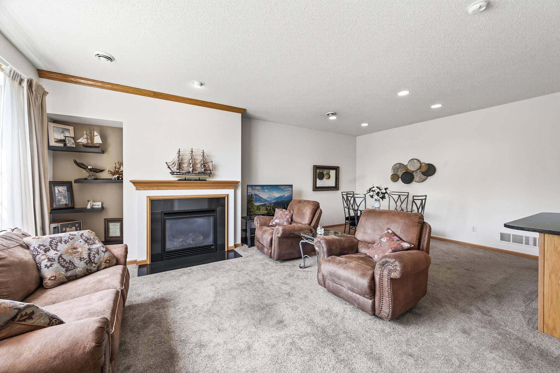 6597 Linwood DR NE, Albertville, MN 55301