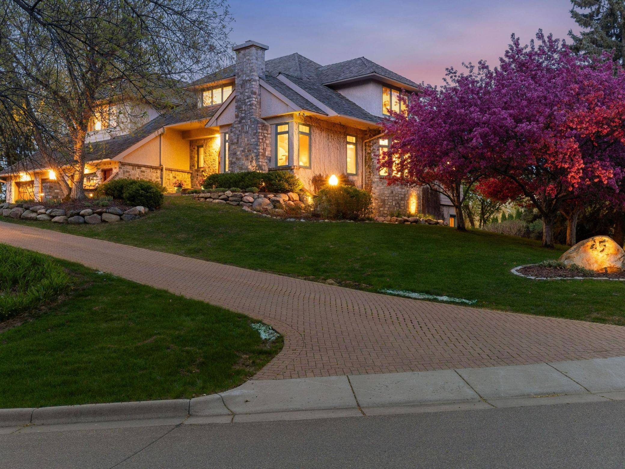 25 Bello DR, Edina, MN 55439