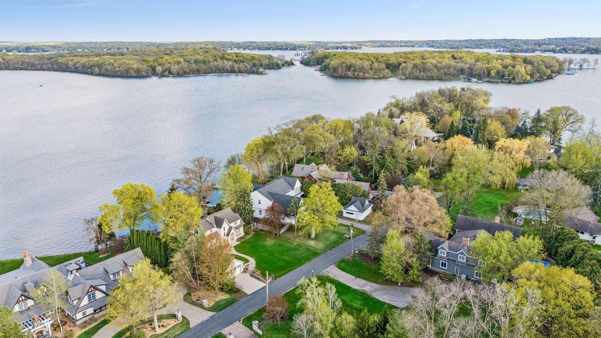 2308 Huntington Point RD E, Wayzata, MN 55391