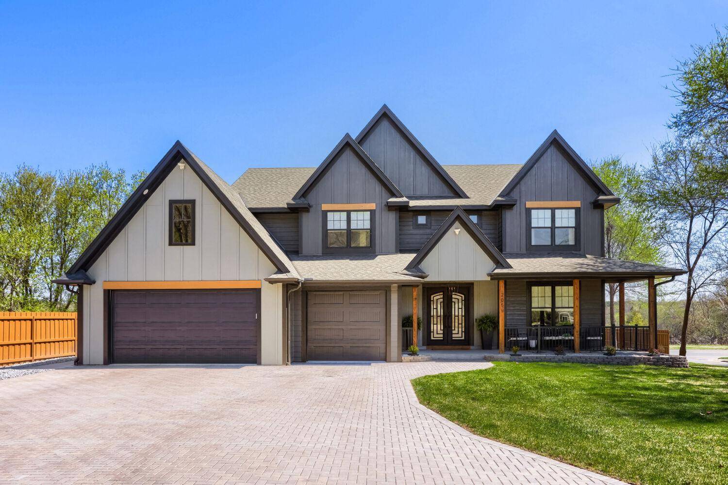 2059 124th LN NW, Coon Rapids, MN 55448