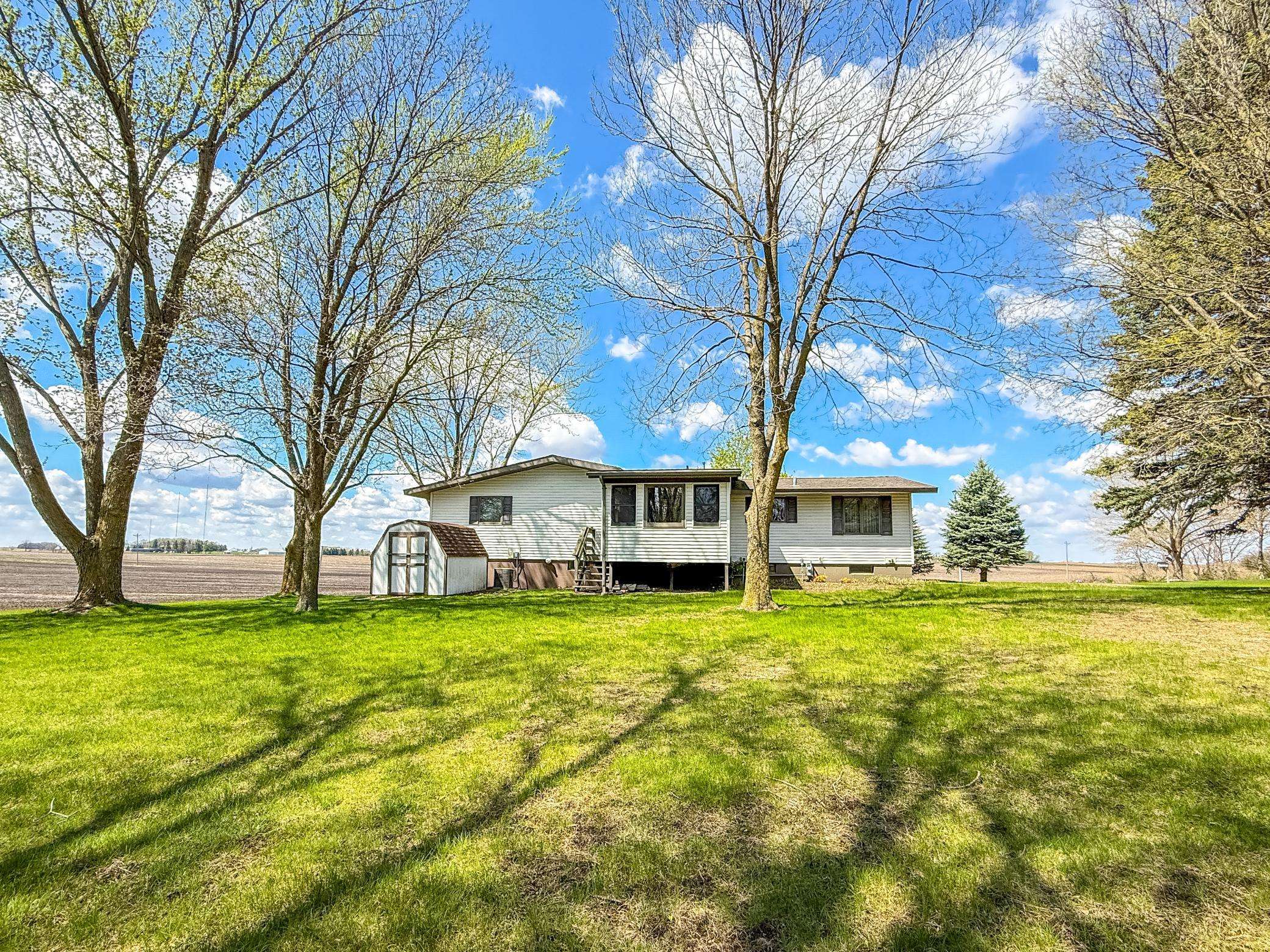 923 Summit DR, Fairmont, MN 56031