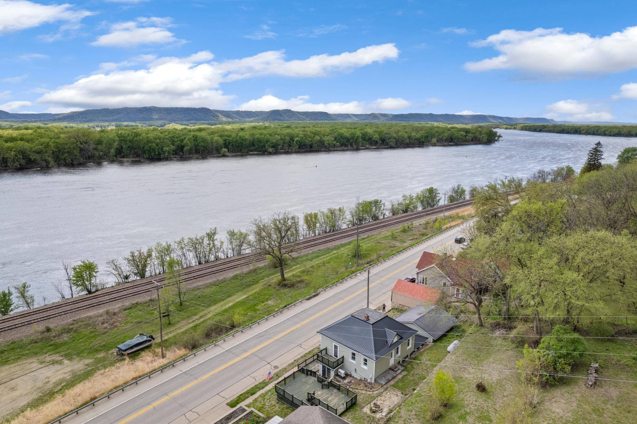 476 S Main ST, Fountain City, WI 54629