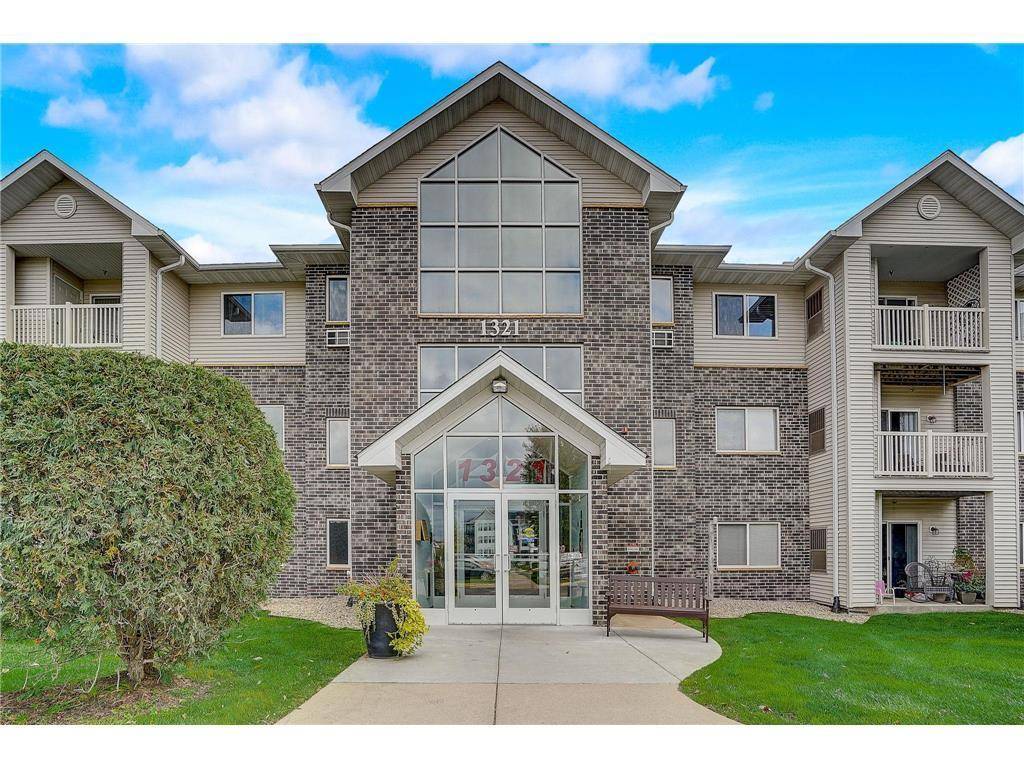 1321 Lake DR W #111, Chanhassen, MN 55317