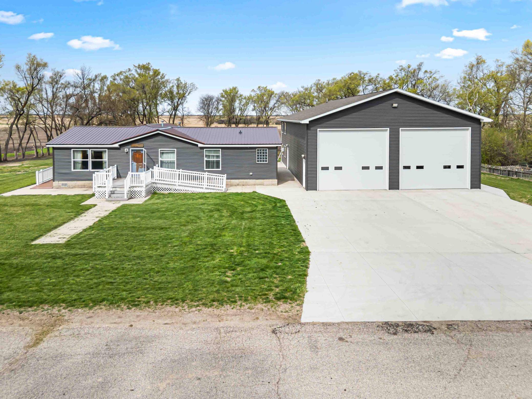 137 Roosevelt ST, Cayuga, ND 58013