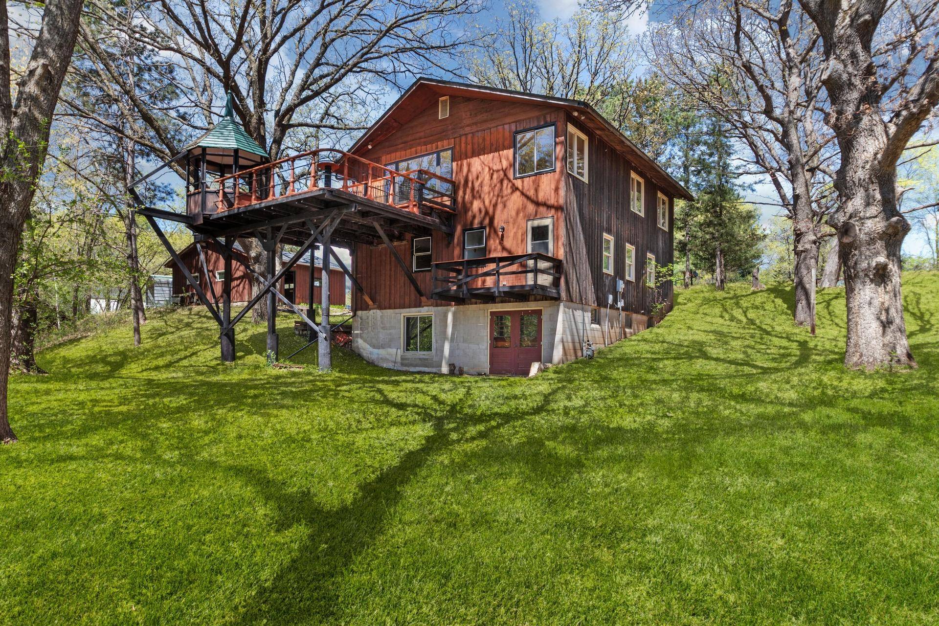 327 Krattley LN, Hudson, WI 54016