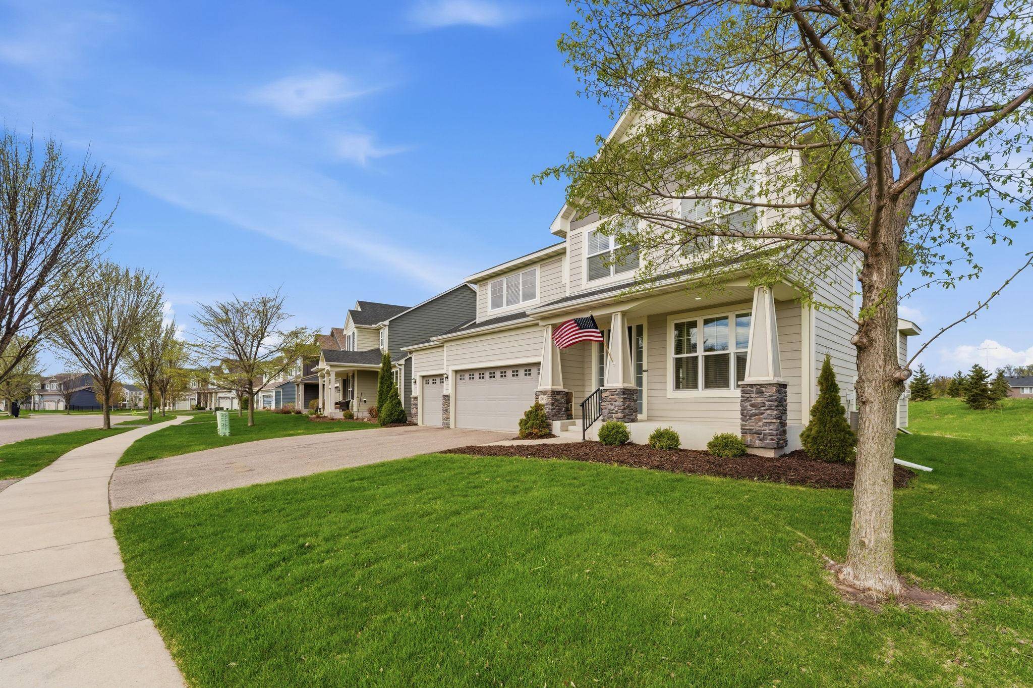 4042 Grand Chevalle Pkwy, Chaska, MN 55318