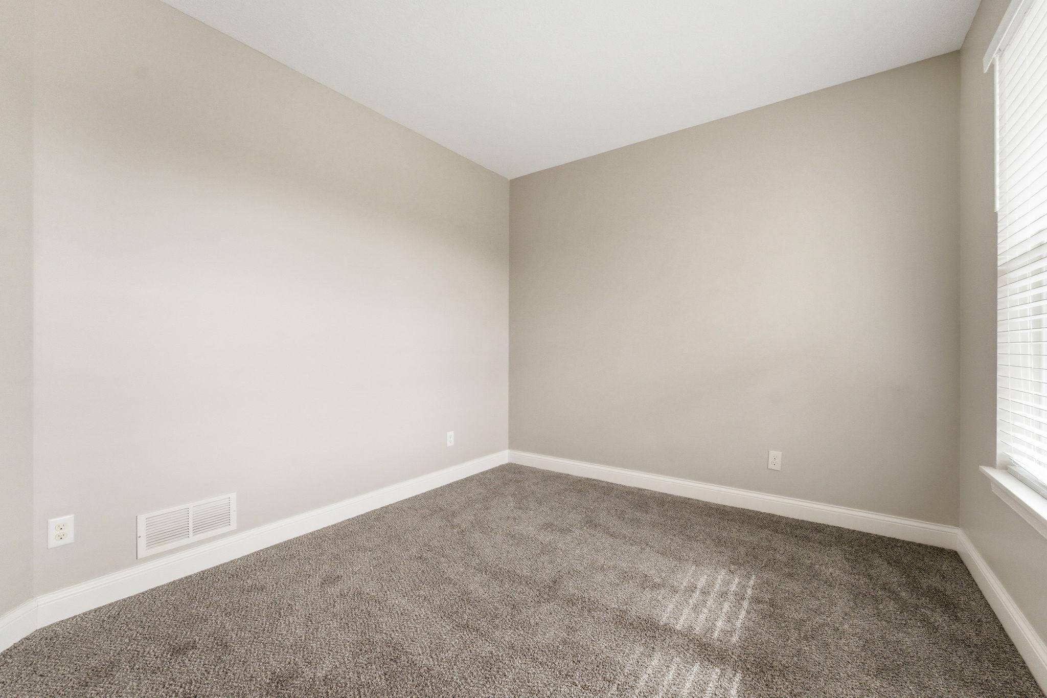 4042 Grand Chevalle Pkwy, Chaska, MN 55318
