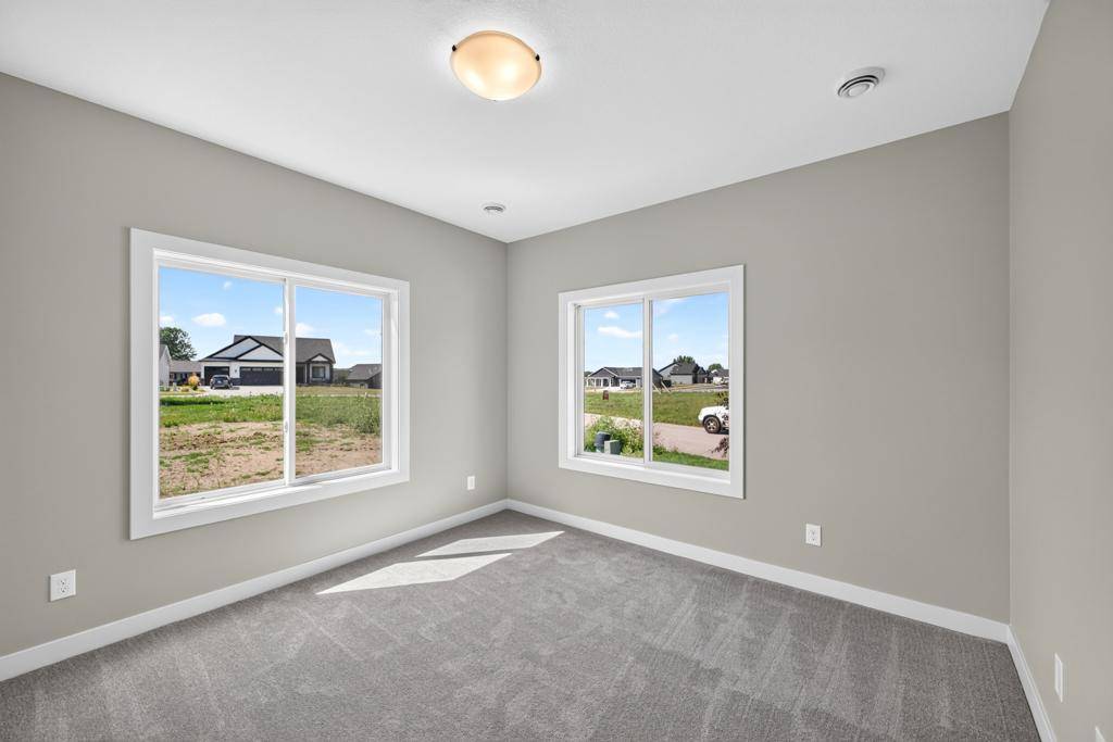 1002 11th PL NW, Kasson, MN 55944