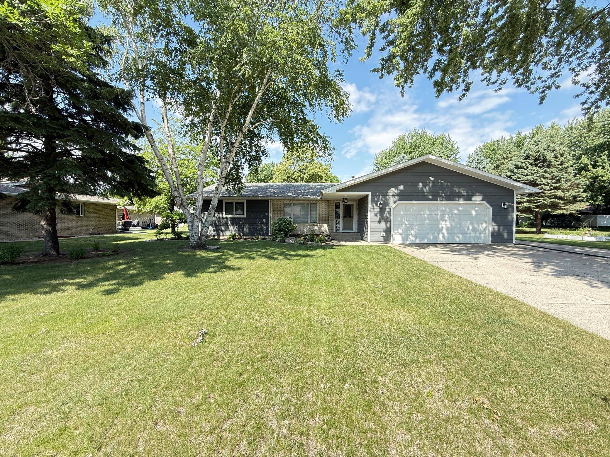 111 Buckeye DR, Montevideo, MN 56265