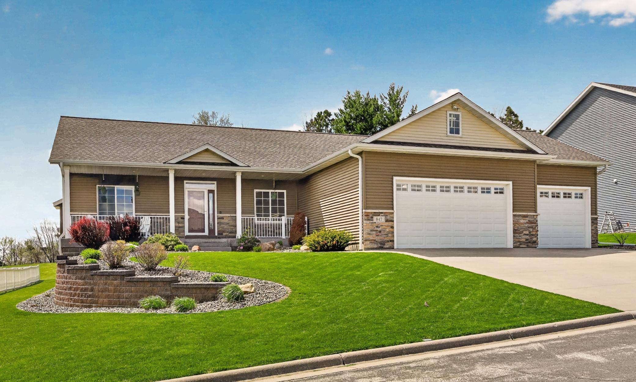 847 Golfview AVE, Zumbrota, MN 55992