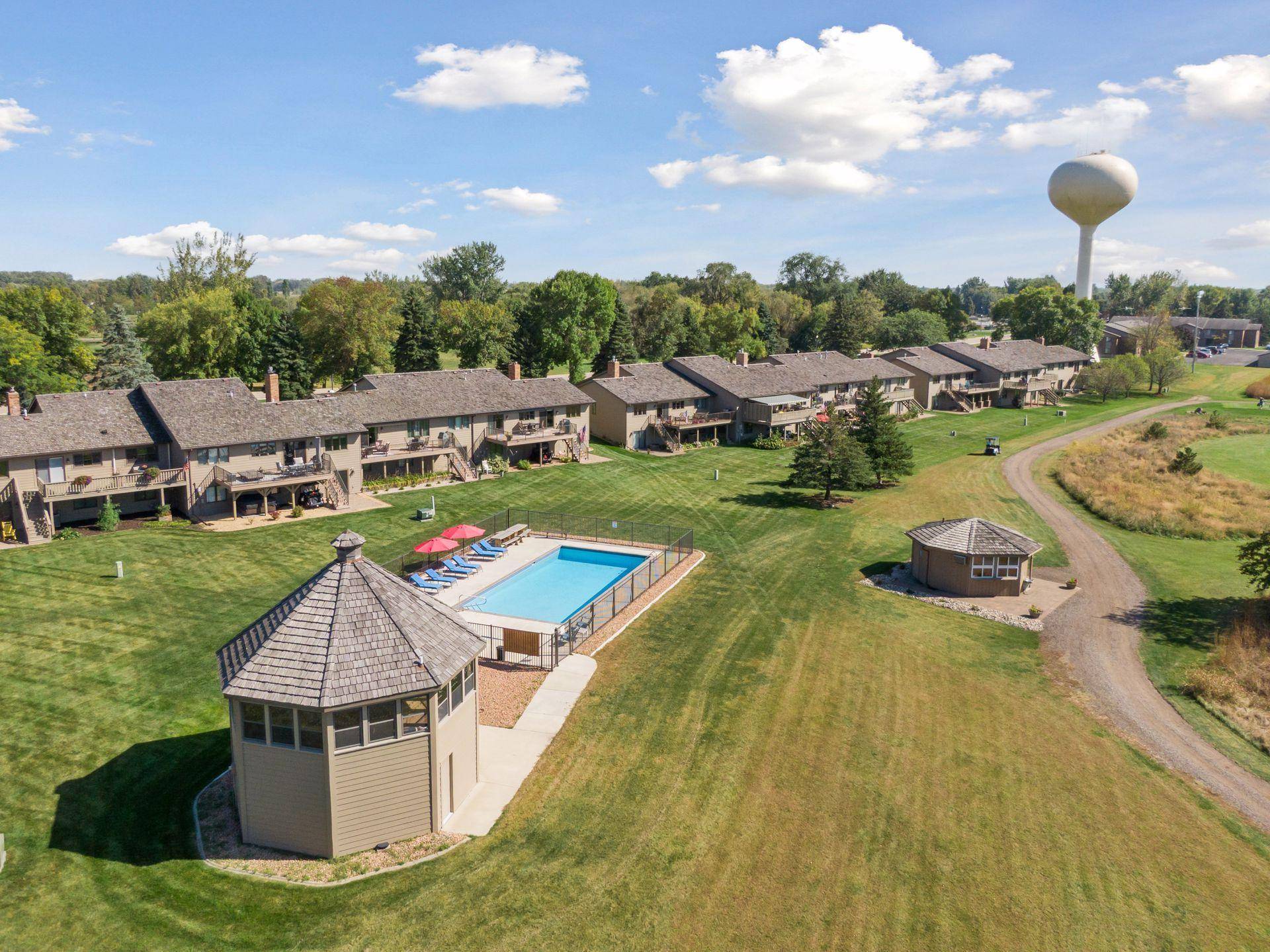 972 Rolling Greens LN NW, Hutchinson, MN 55350