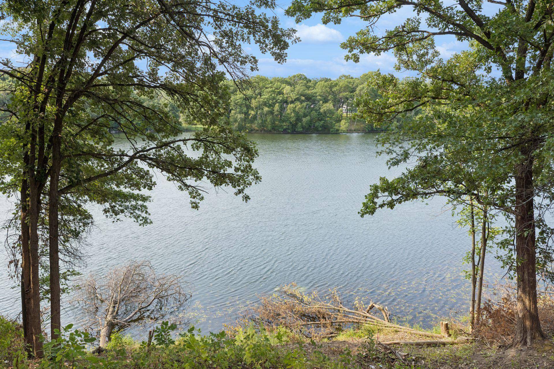 3 Sunfish LN, Sunfish Lake, MN 55118