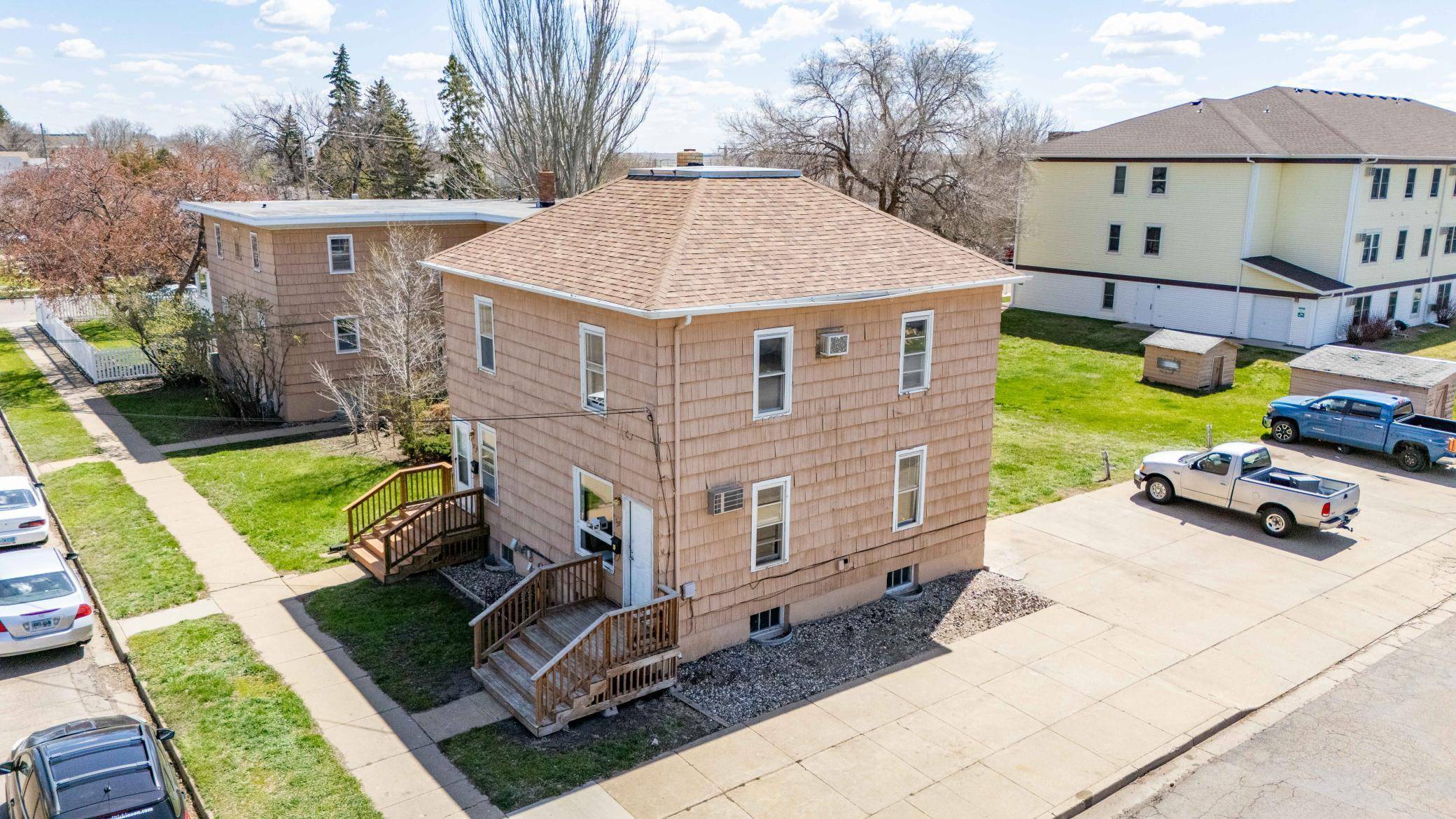 536/538/550 1st ST W, Dickinson, ND 58601