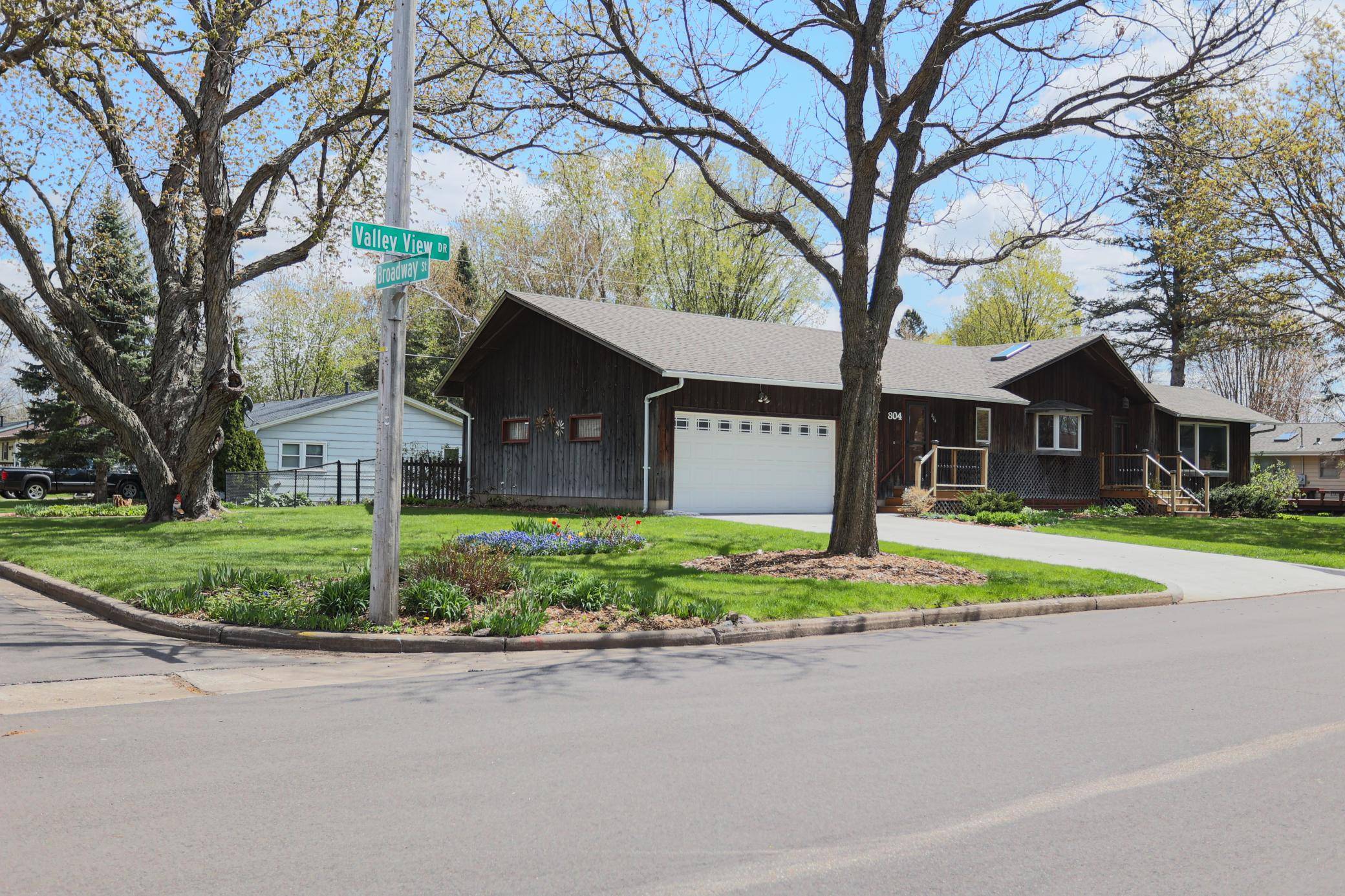 804 Valley View DR, River Falls, WI 54022