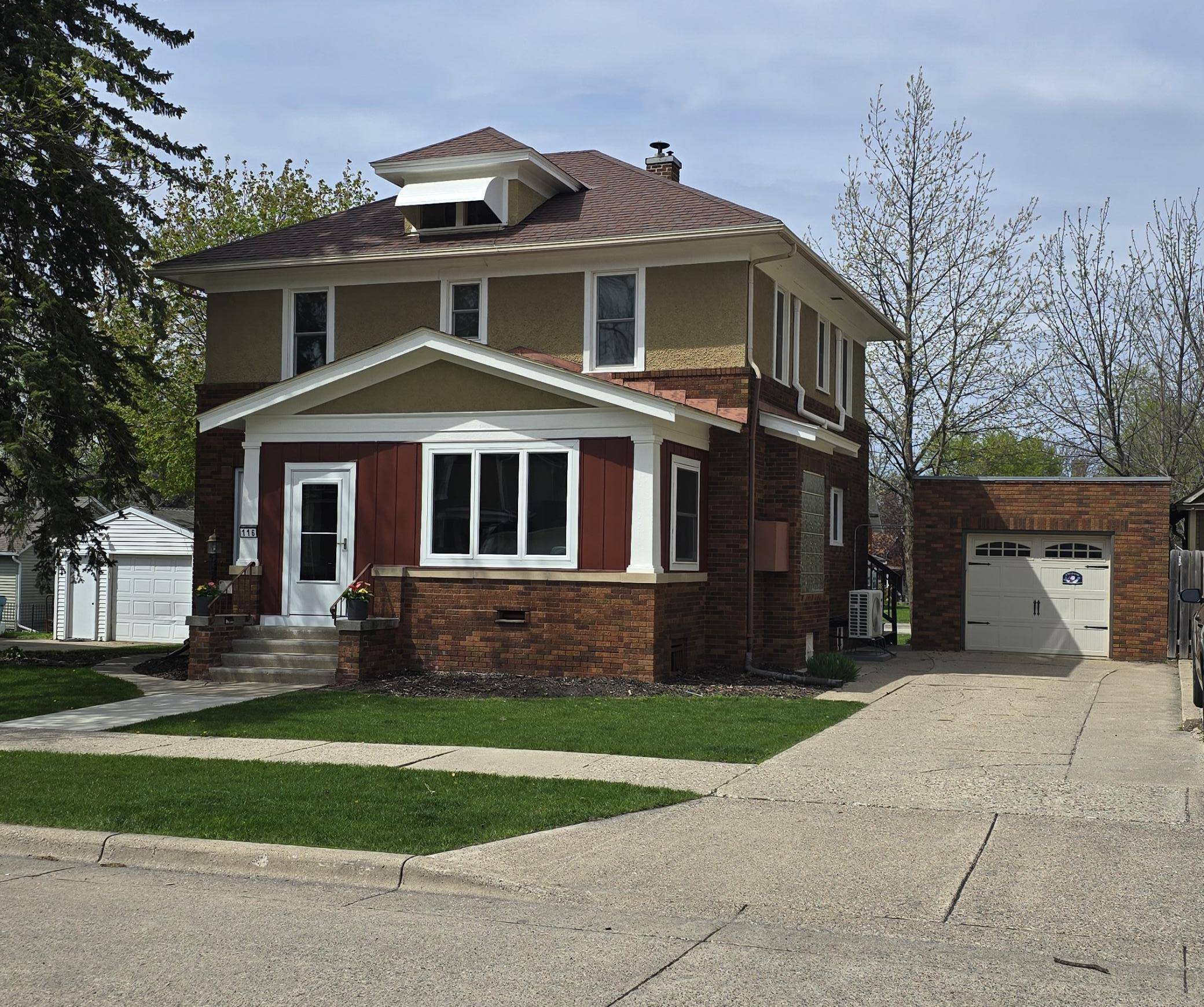 116 E School ST, Owatonna, MN 55060