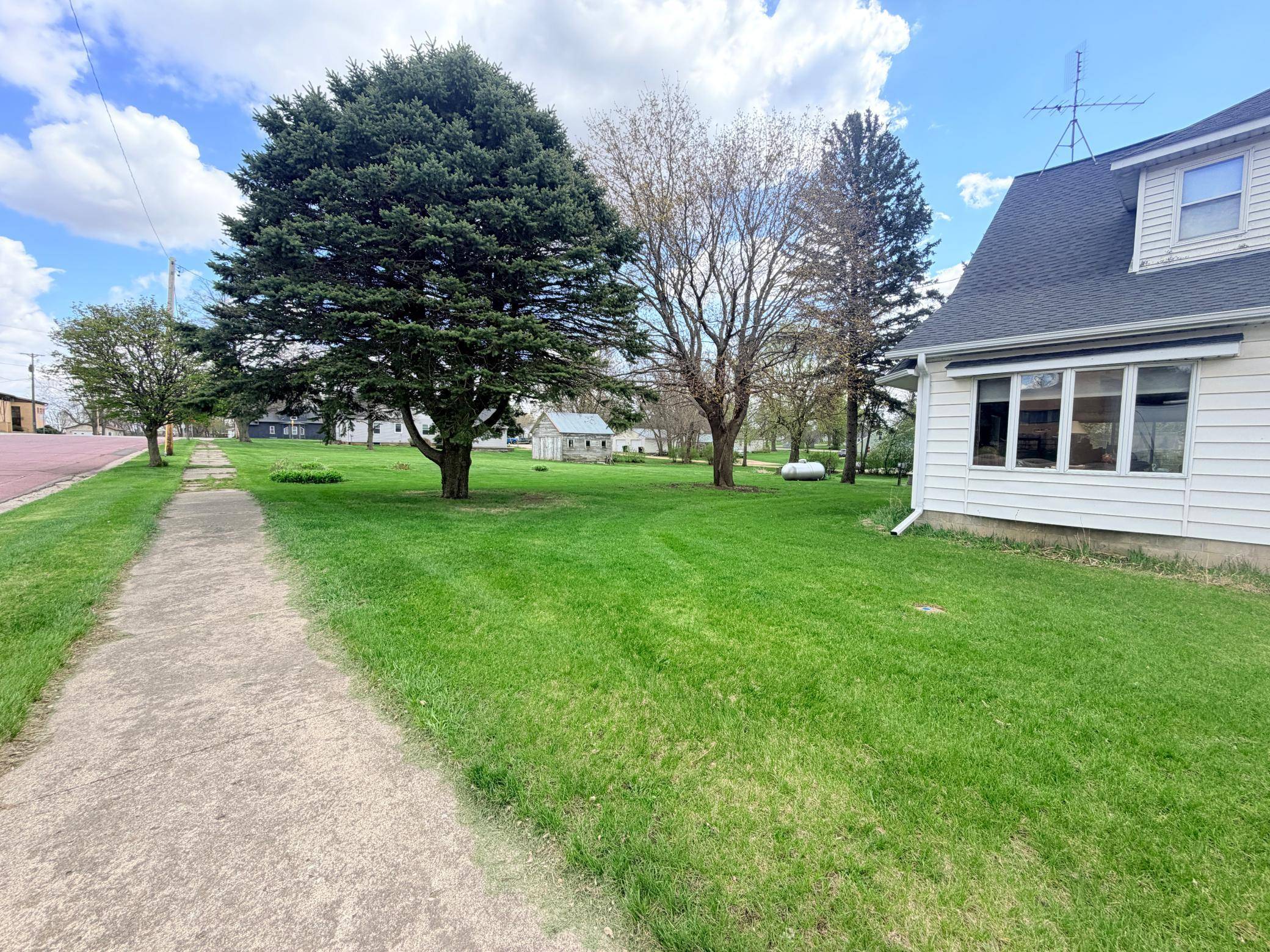 451 Paul AVE, Lake Wilson, MN 56151