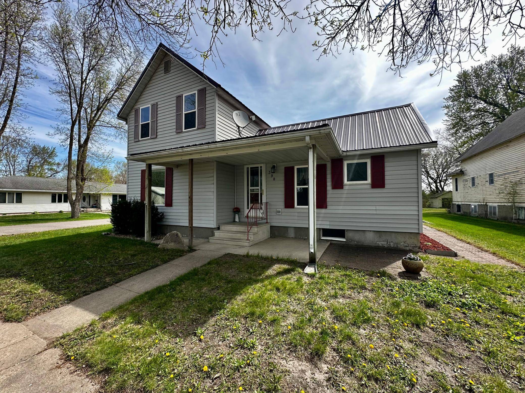390 N Broadway ST, Vesta, MN 56292