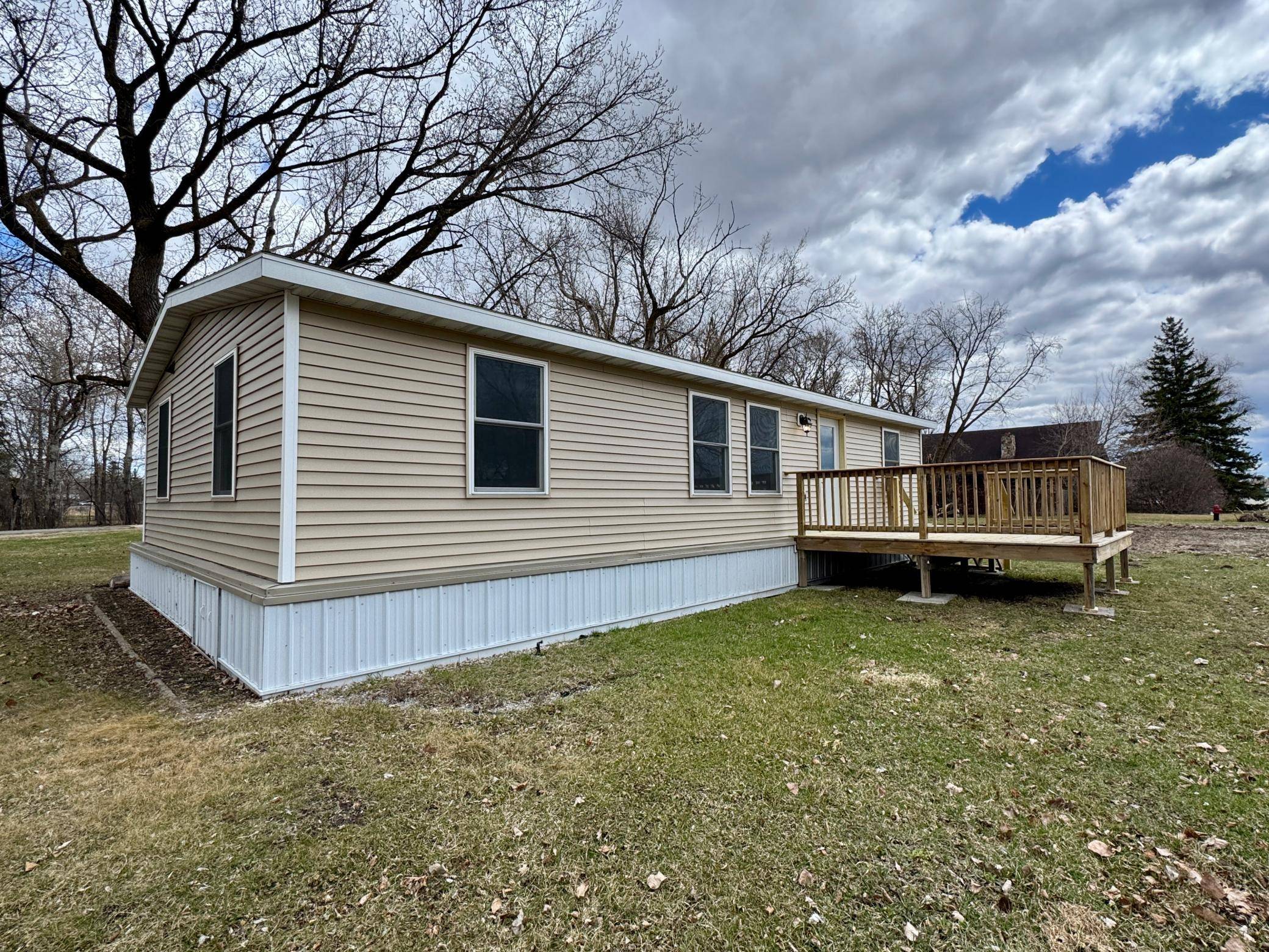 202 Washington ST SE, Warroad, MN 56763