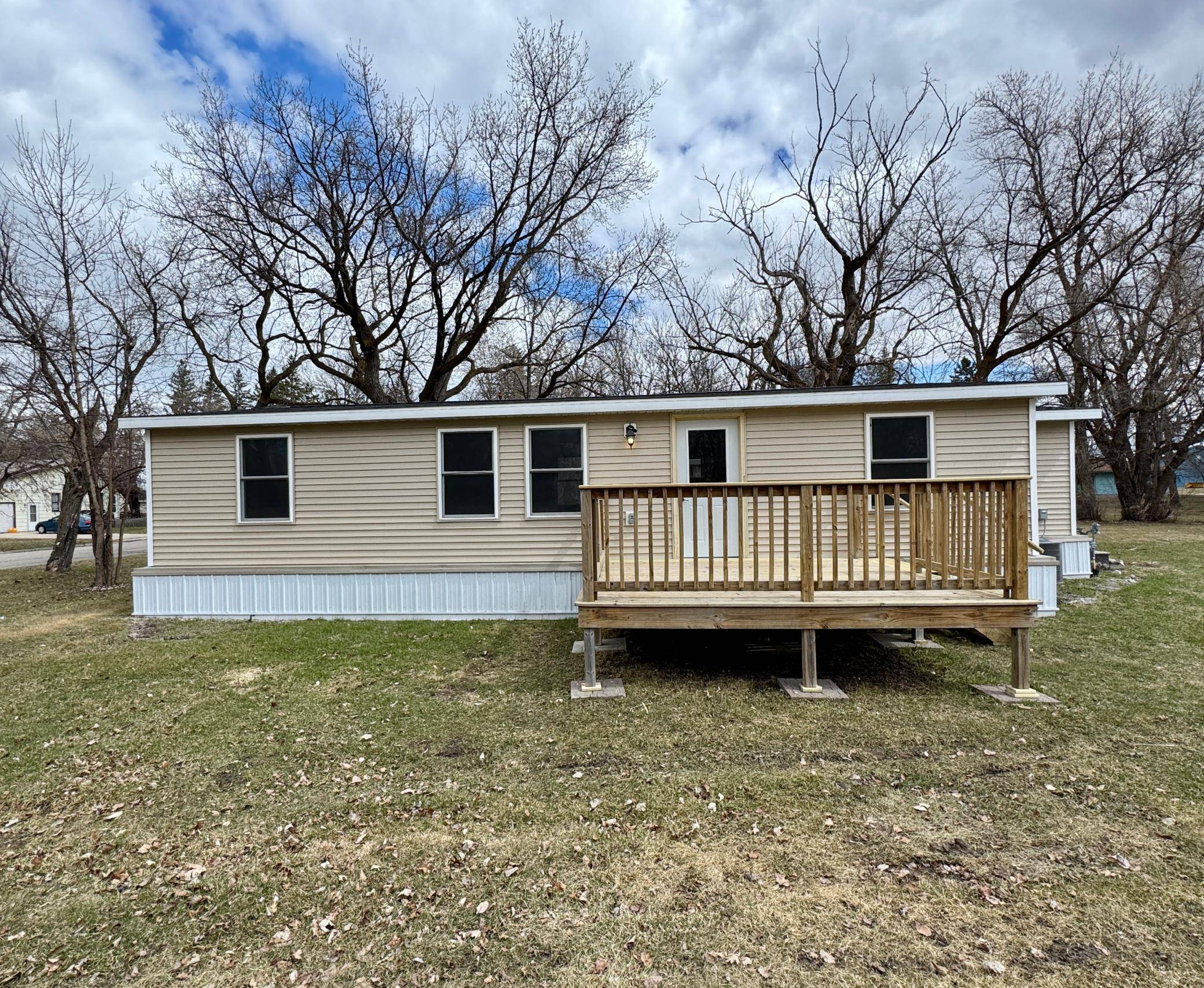 202 Washington ST SE, Warroad, MN 56763