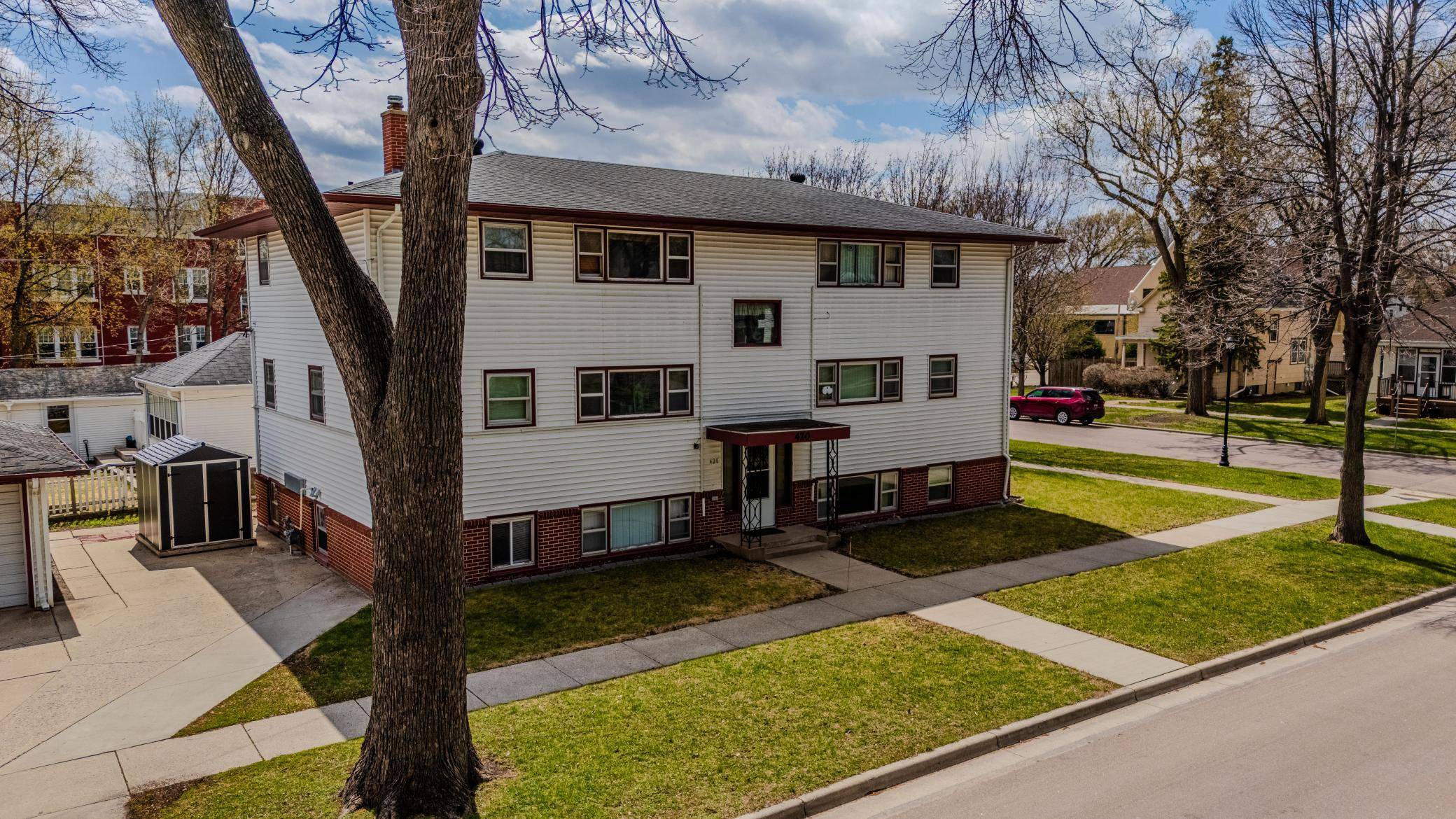 420 10th AVE N, Fargo, ND 58102