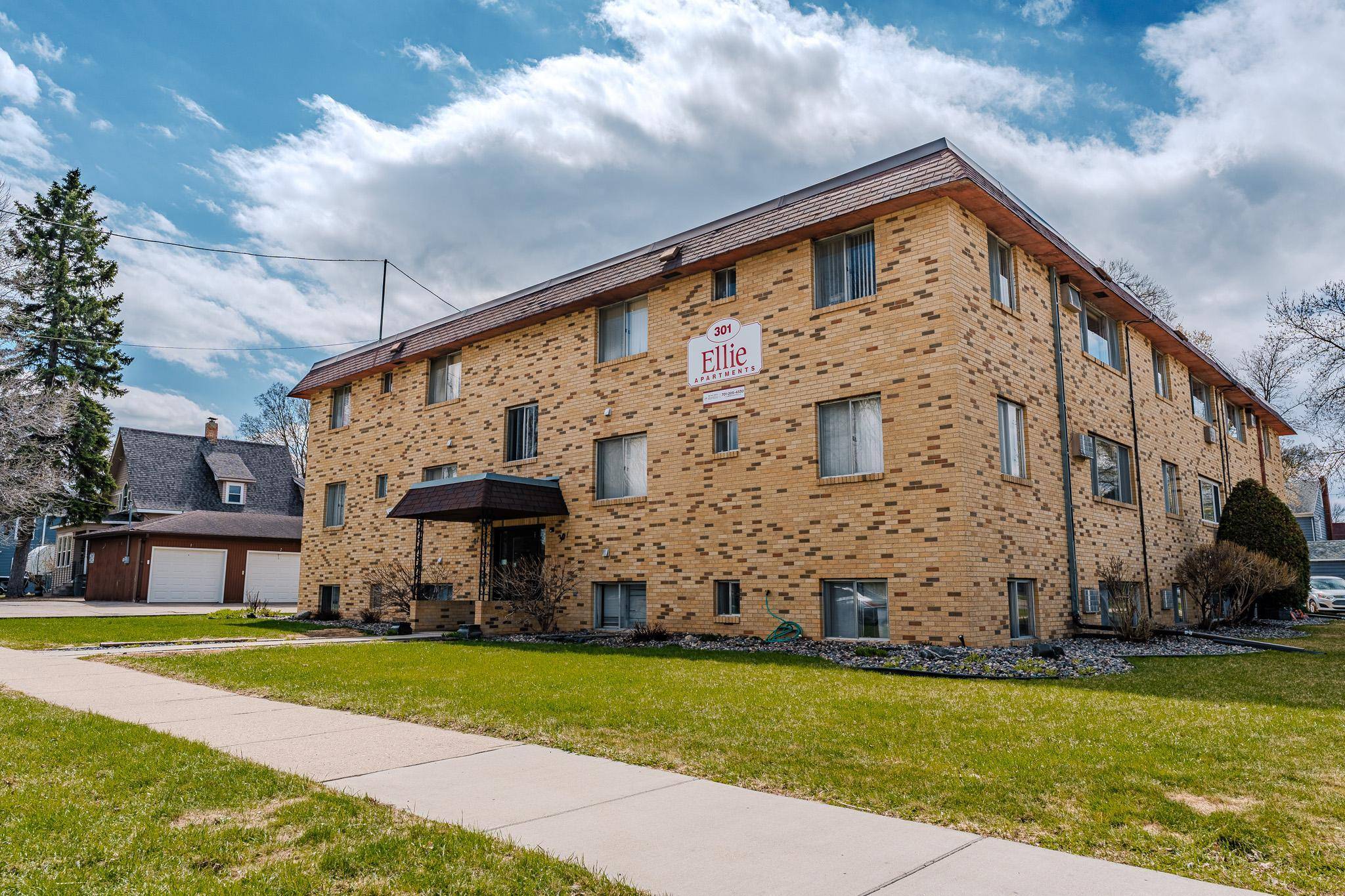 301 6th ST S, Moorhead, MN 56560