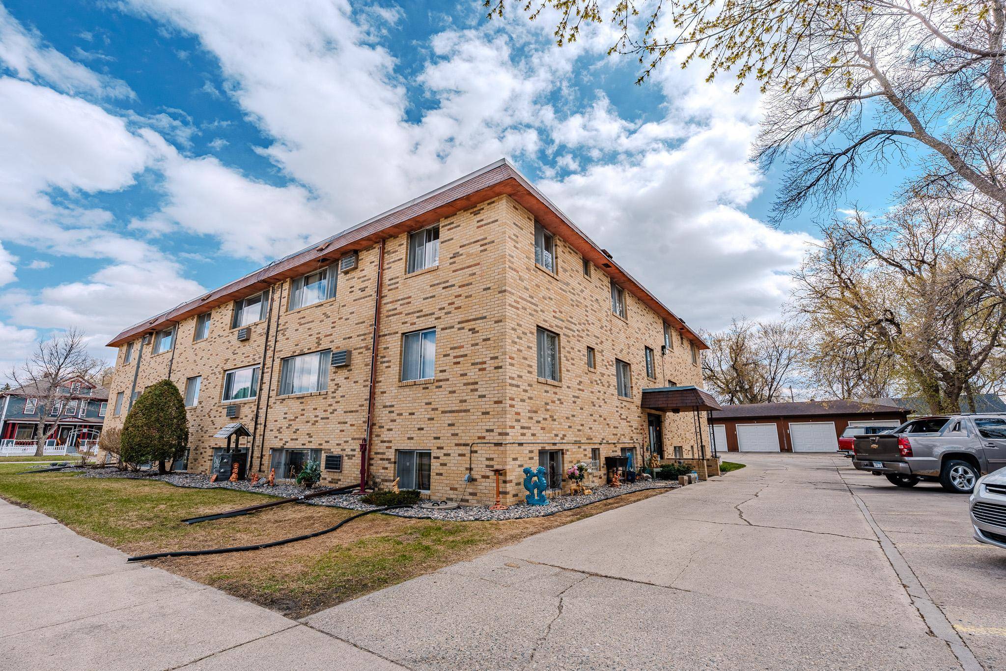 301 6th ST S, Moorhead, MN 56560