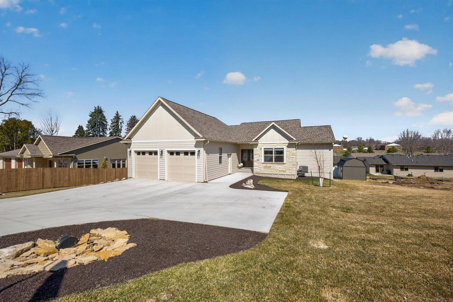 428 8th ST SW, Pine Island, MN 55963