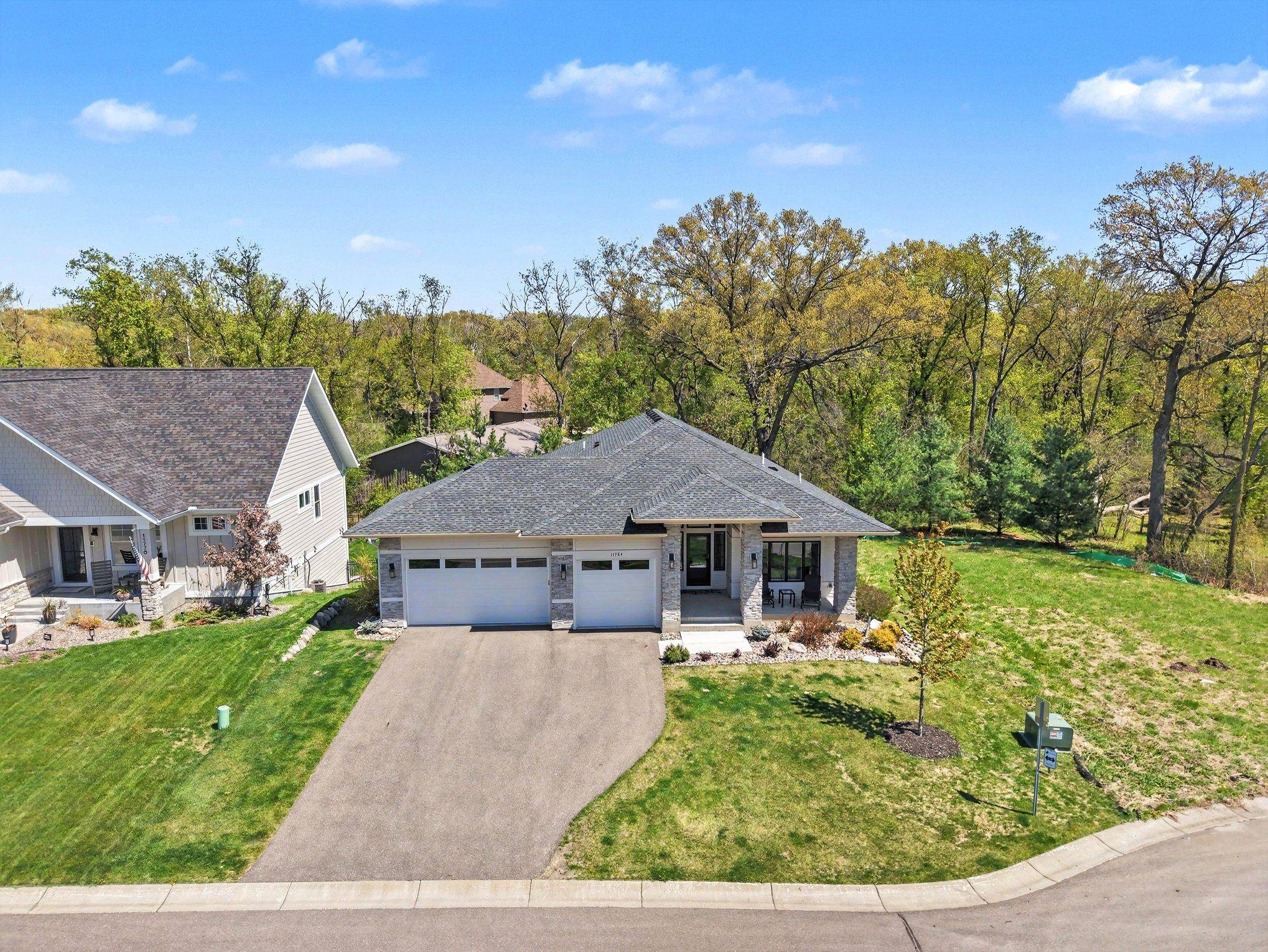 11784 Azure LN, Inver Grove Heights, MN 55077