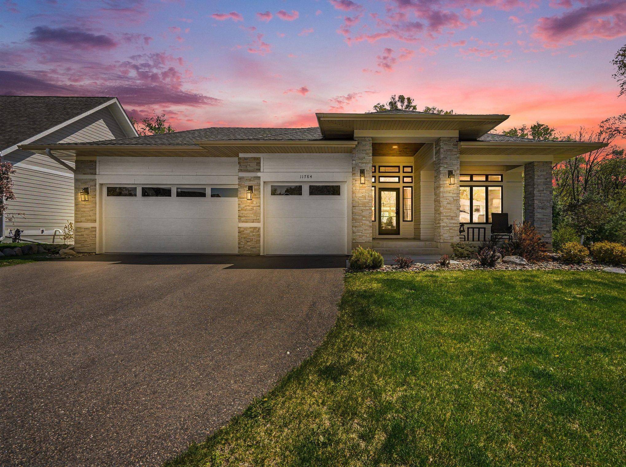 11784 Azure LN, Inver Grove Heights, MN 55077