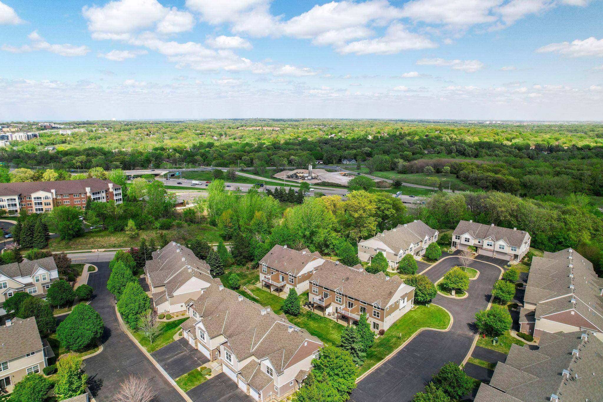 468 Stonewood LN, Burnsville, MN 55306