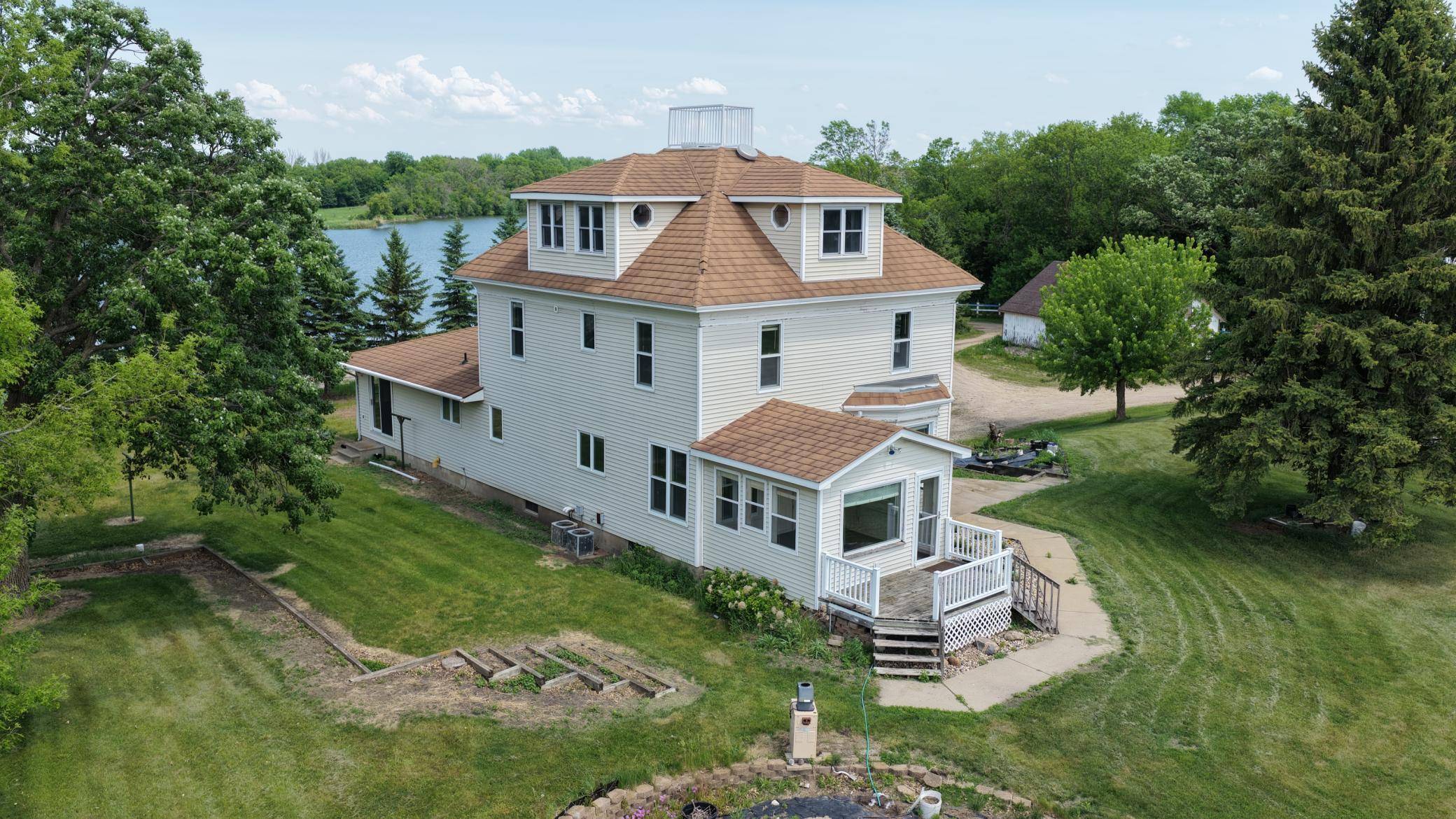 411 60th AVE NE, Willmar, MN 56201