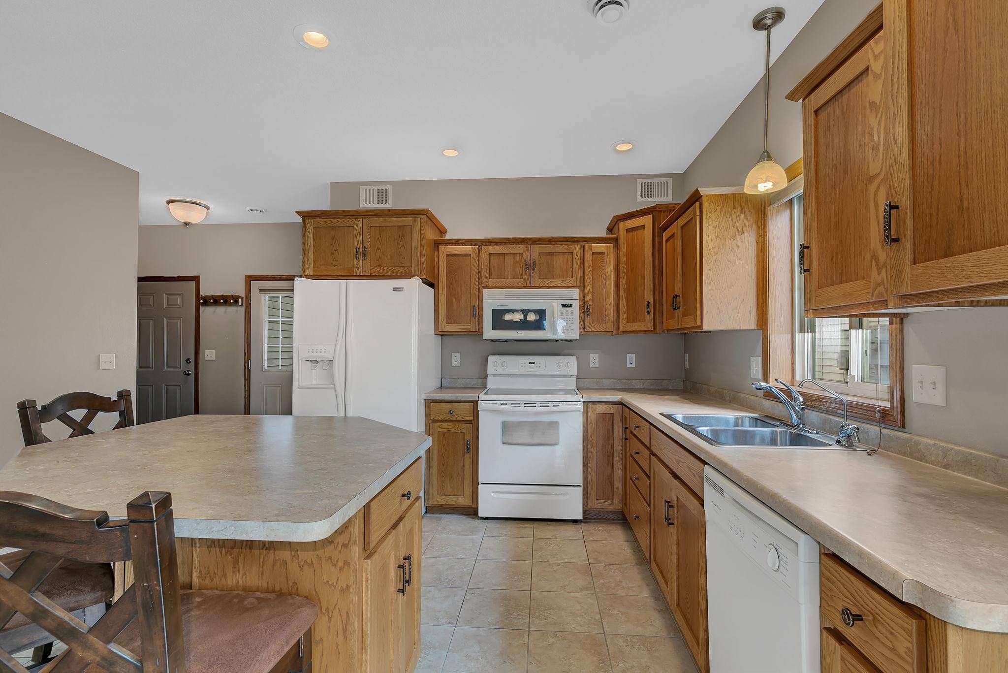 502 Graceview LOOP, Saint Joseph, MN 56374