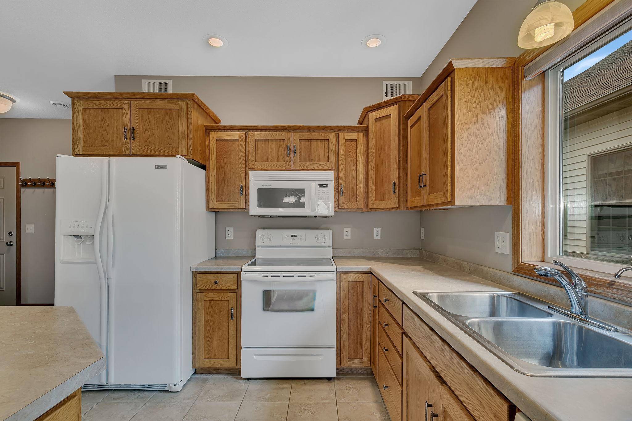 502 Graceview LOOP, Saint Joseph, MN 56374