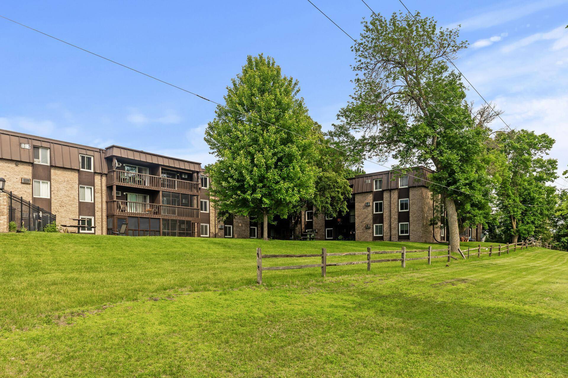 4207 Lakeside AVE N #328, Brooklyn Center, MN 55429