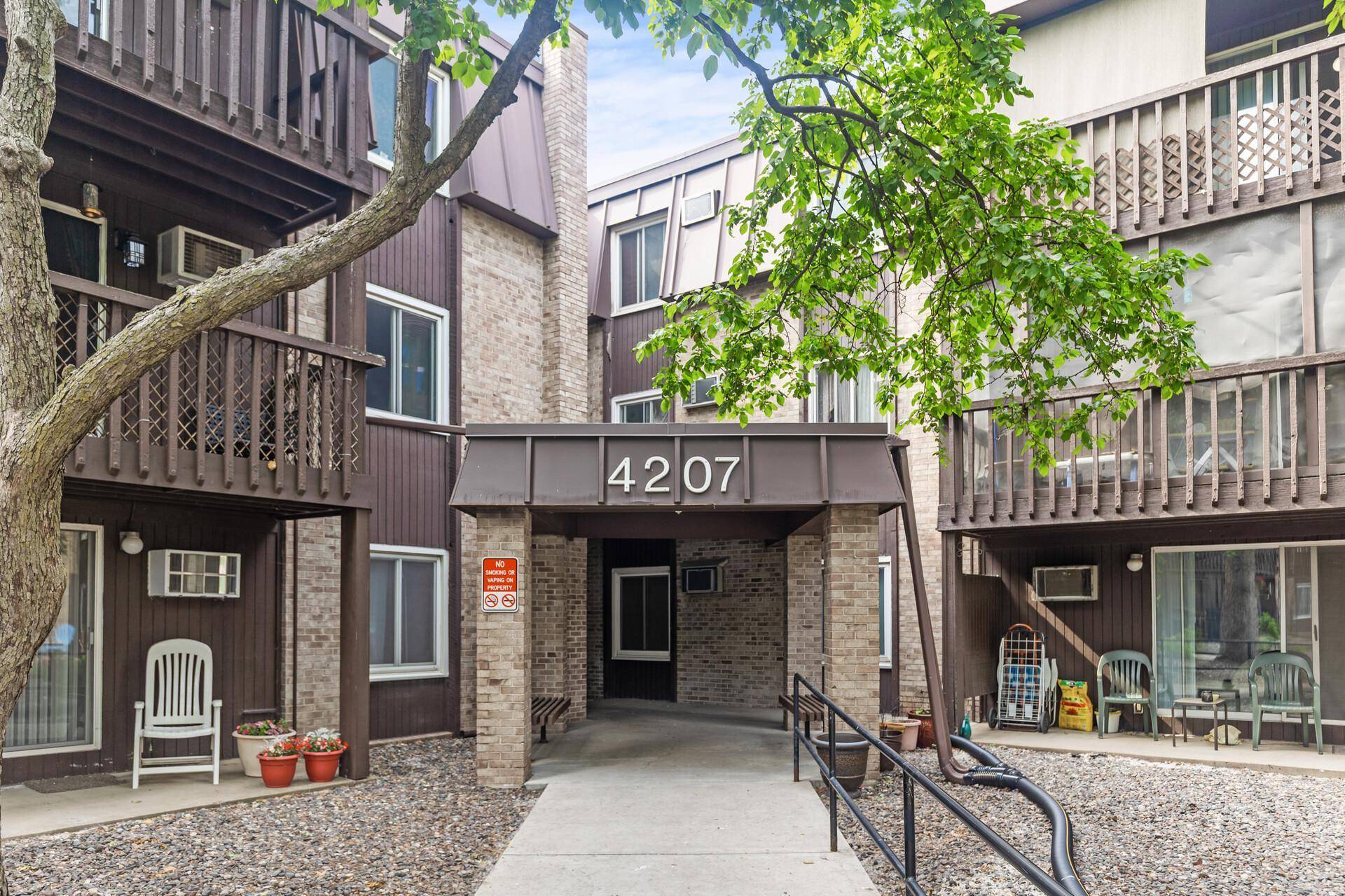 4207 Lakeside AVE N #328, Brooklyn Center, MN 55429