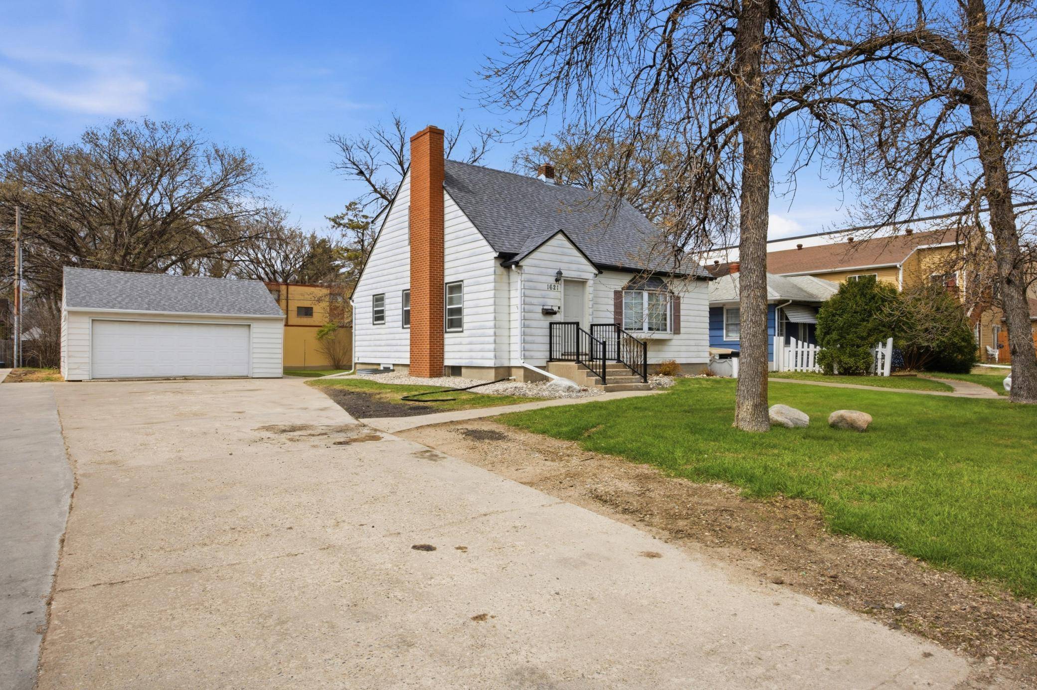 1621 8th ST S, Moorhead, MN 56560