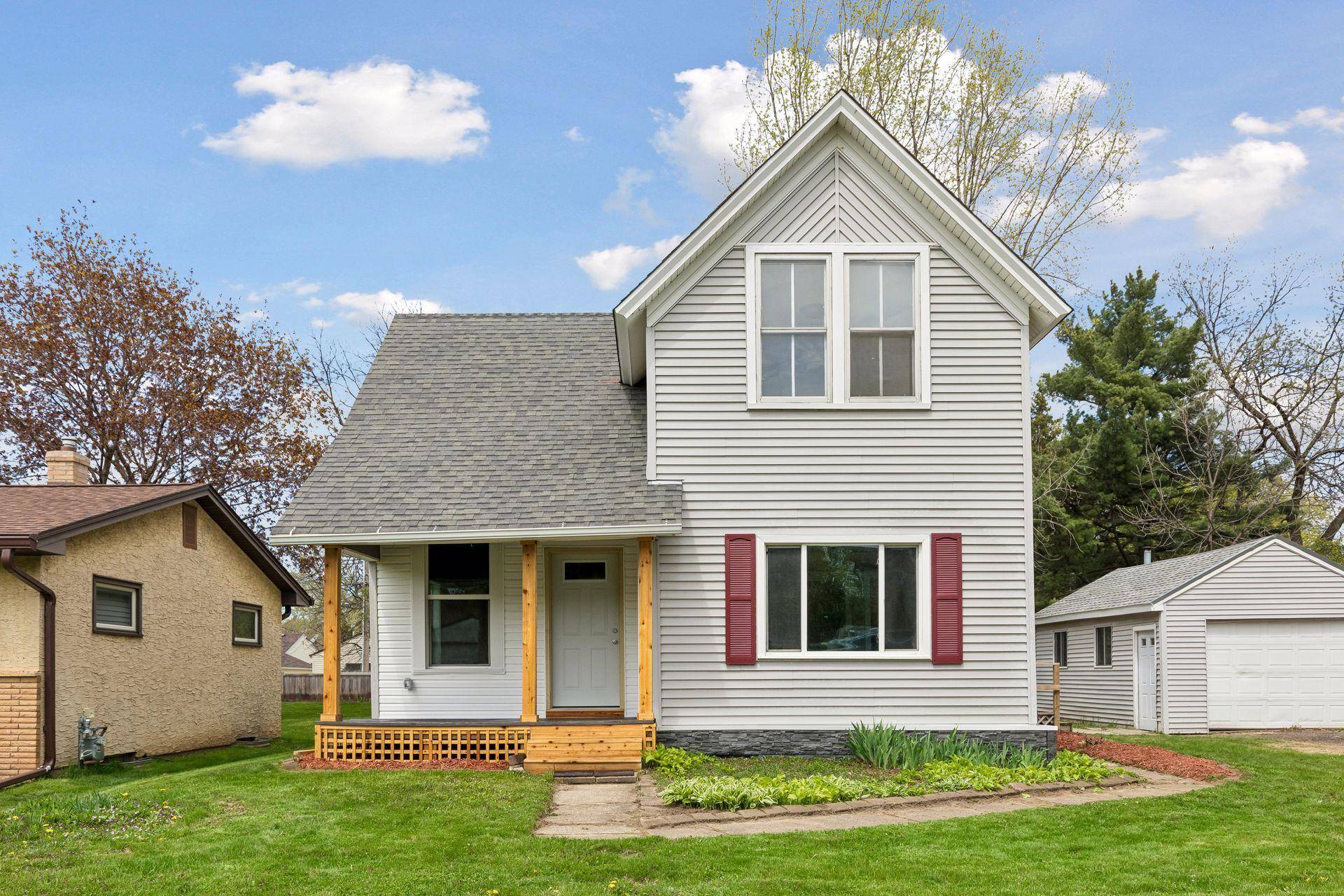 2587 2nd AVE E, North Saint Paul, MN 55109