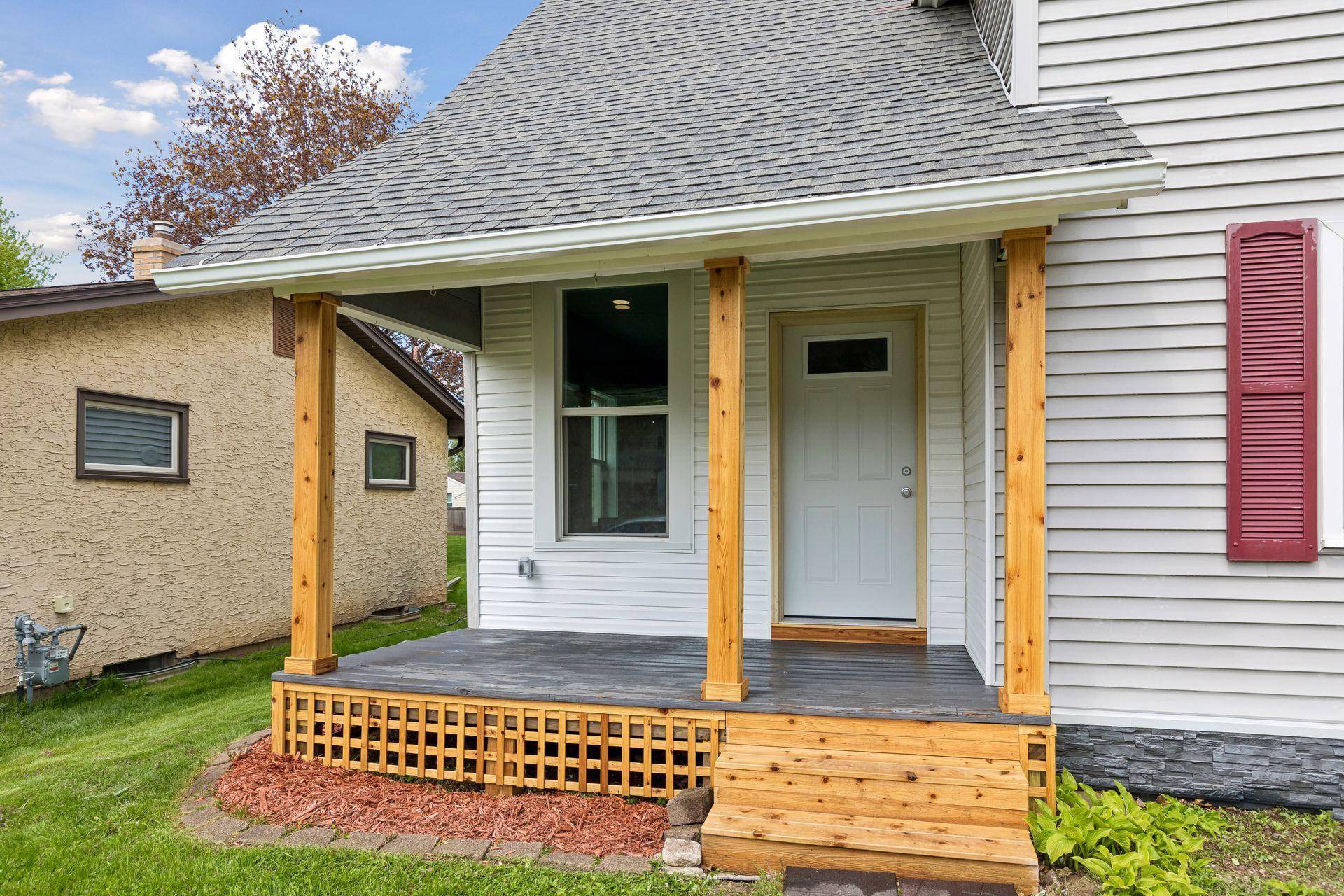 2587 2nd AVE E, North Saint Paul, MN 55109