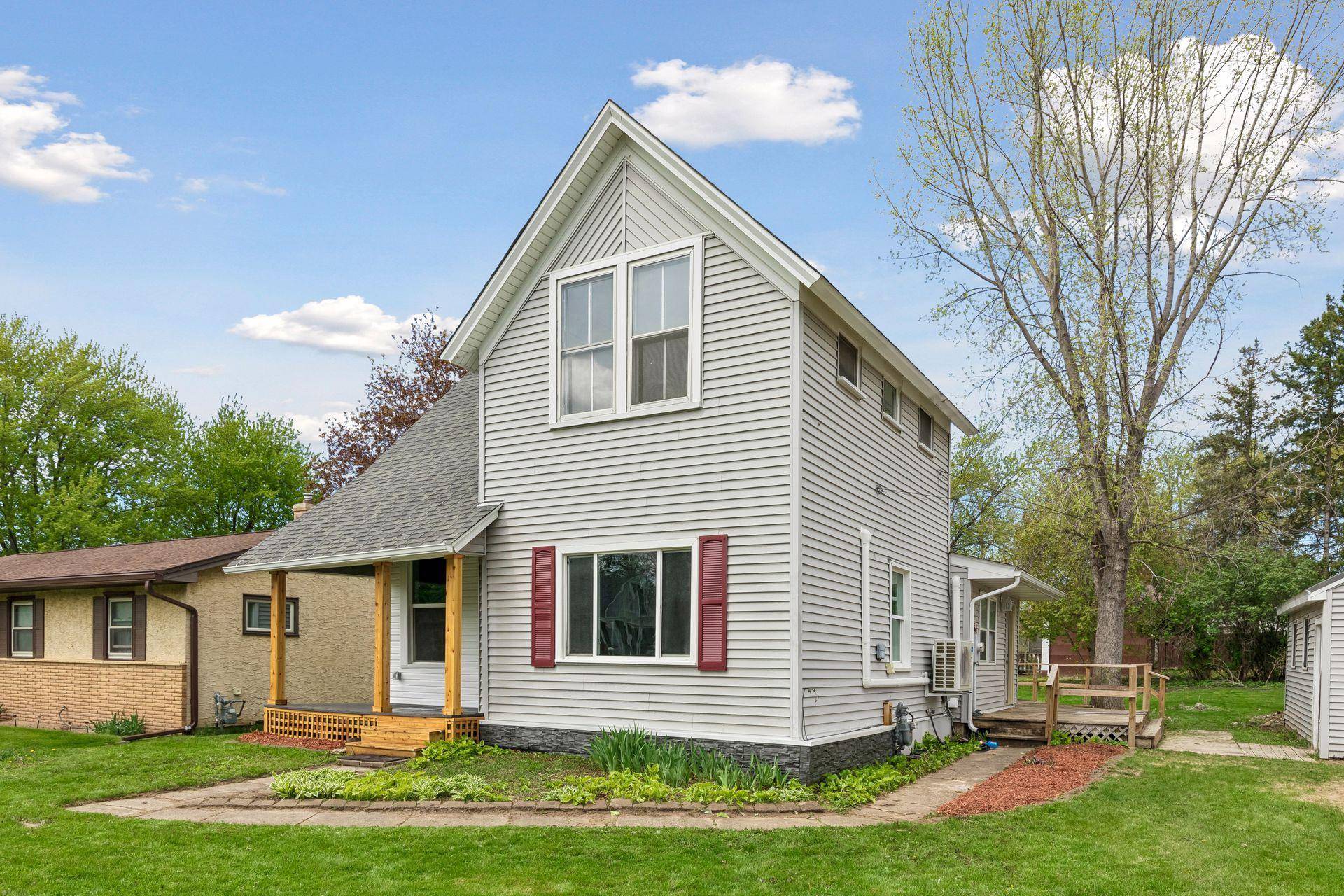 2587 2nd AVE E, North Saint Paul, MN 55109