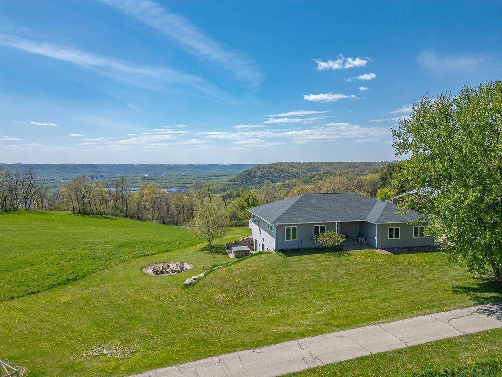 S3565 Rooster Ridge LN, Fountain City, WI 54629