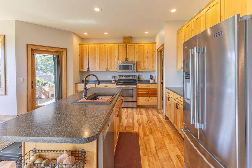 S3565 Rooster Ridge LN, Fountain City, WI 54629