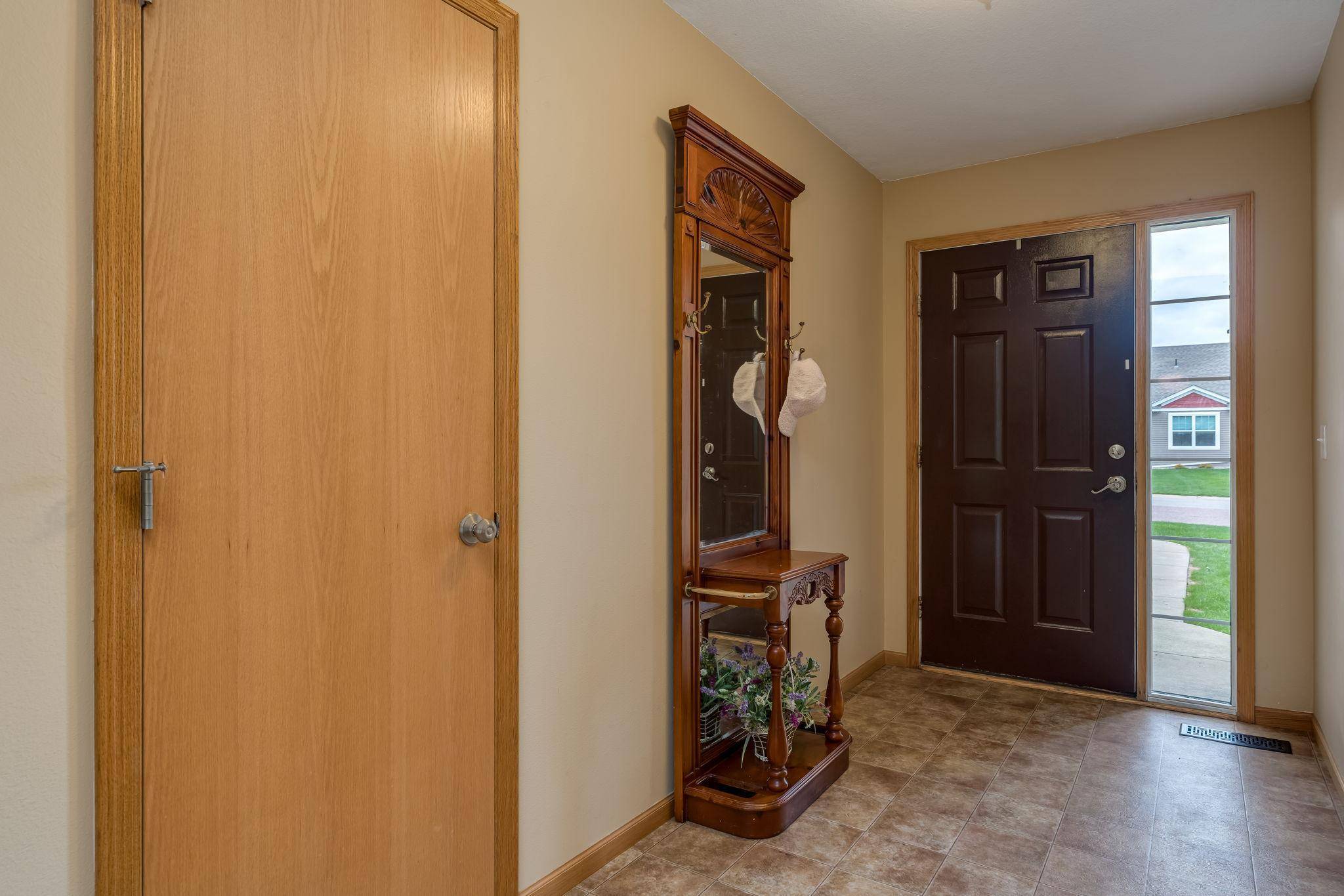 709 Tomahawk CT, Madison Lake, MN 56063