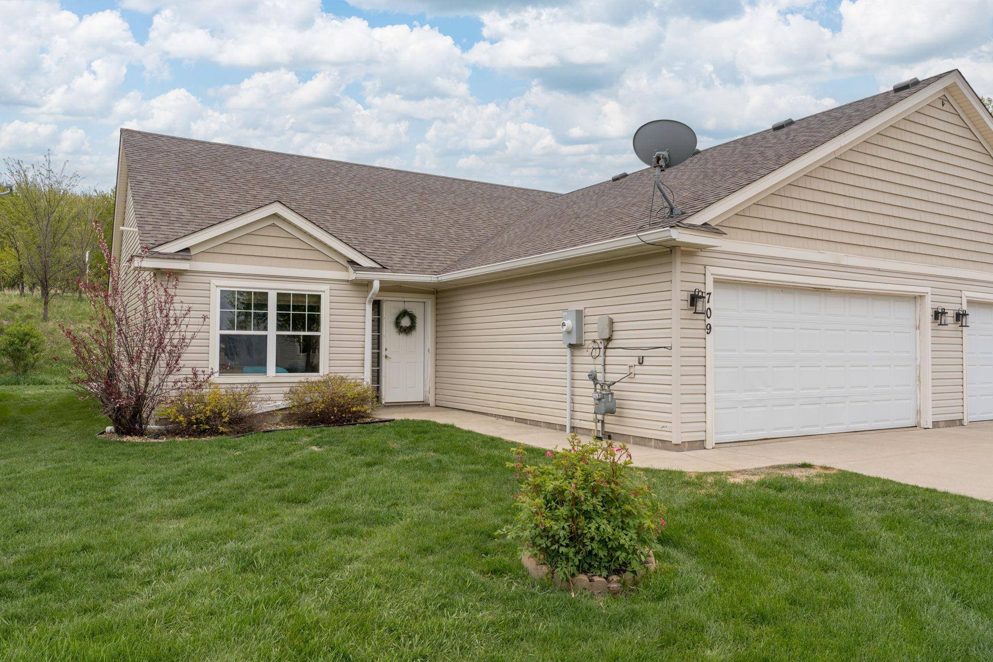 709 Tomahawk CT, Madison Lake, MN 56063