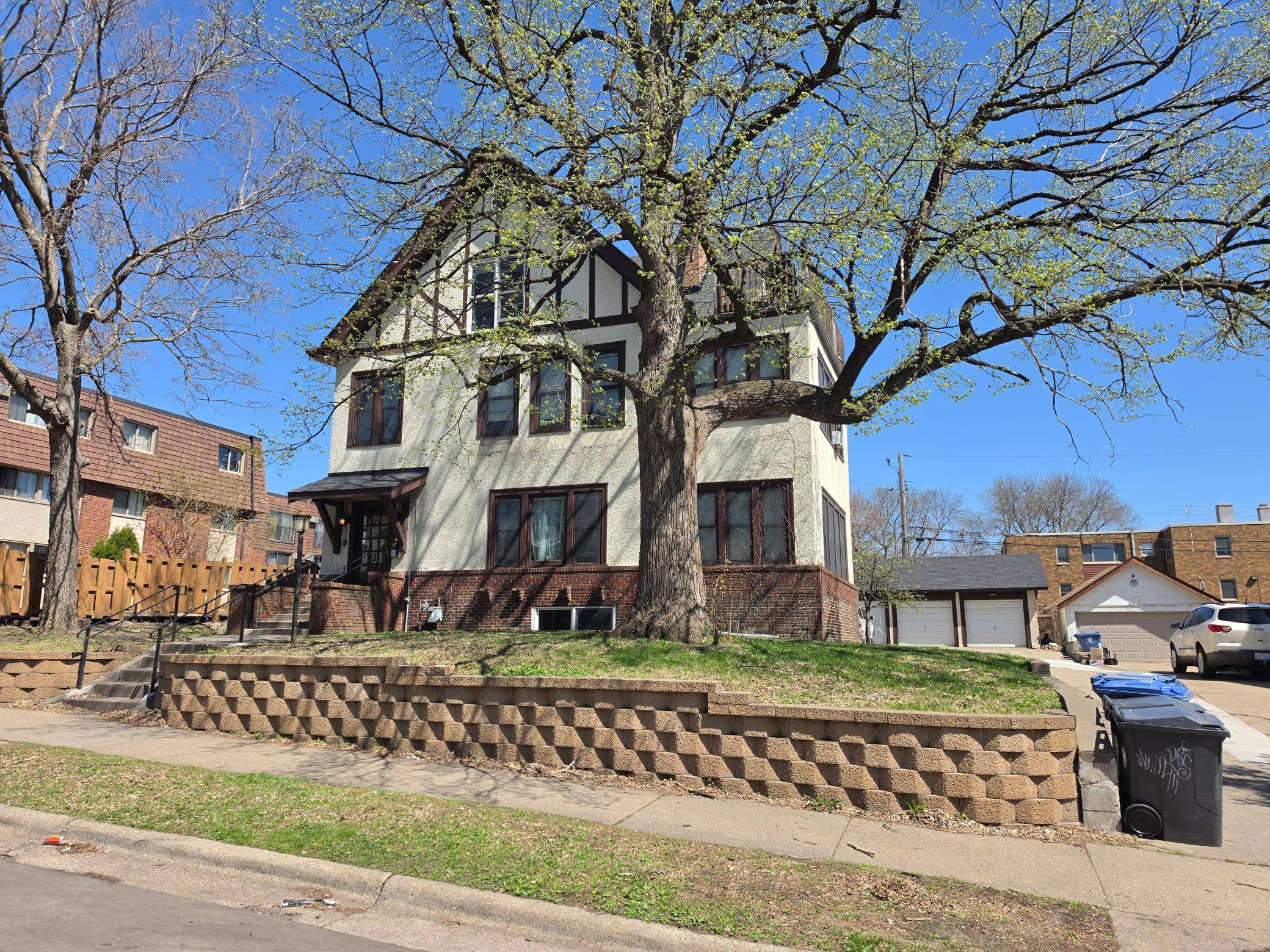 2017 Grand AVE S, Minneapolis, MN 55405