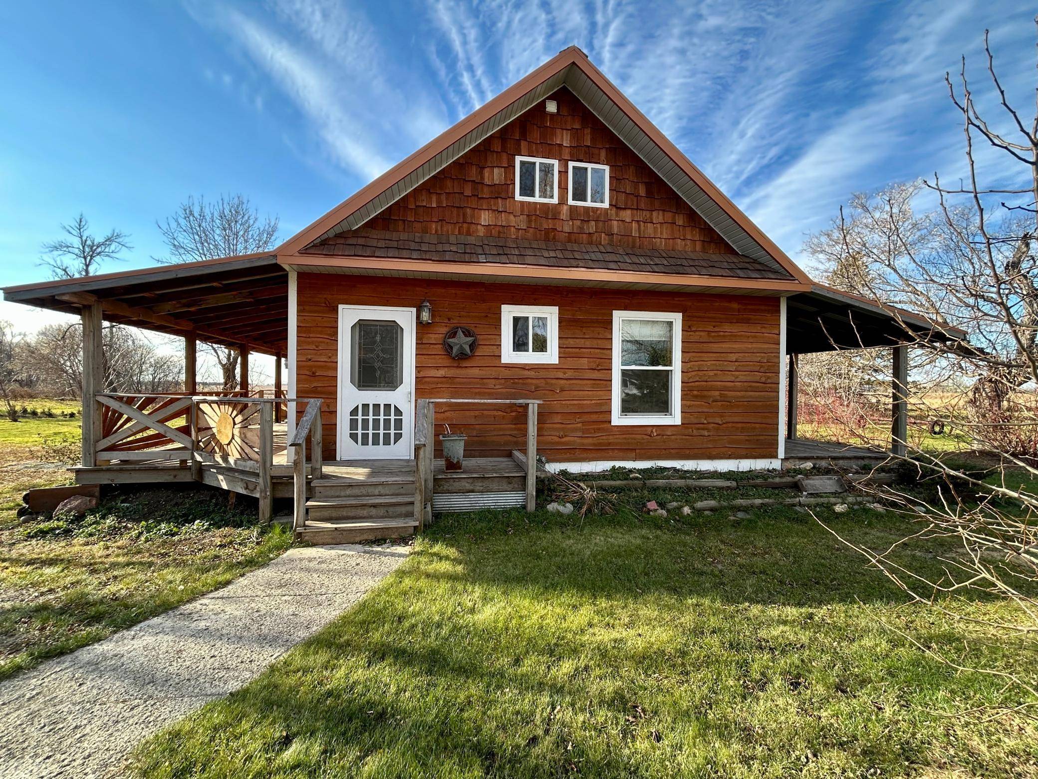 305 Oak ST, Hastings, ND 58049