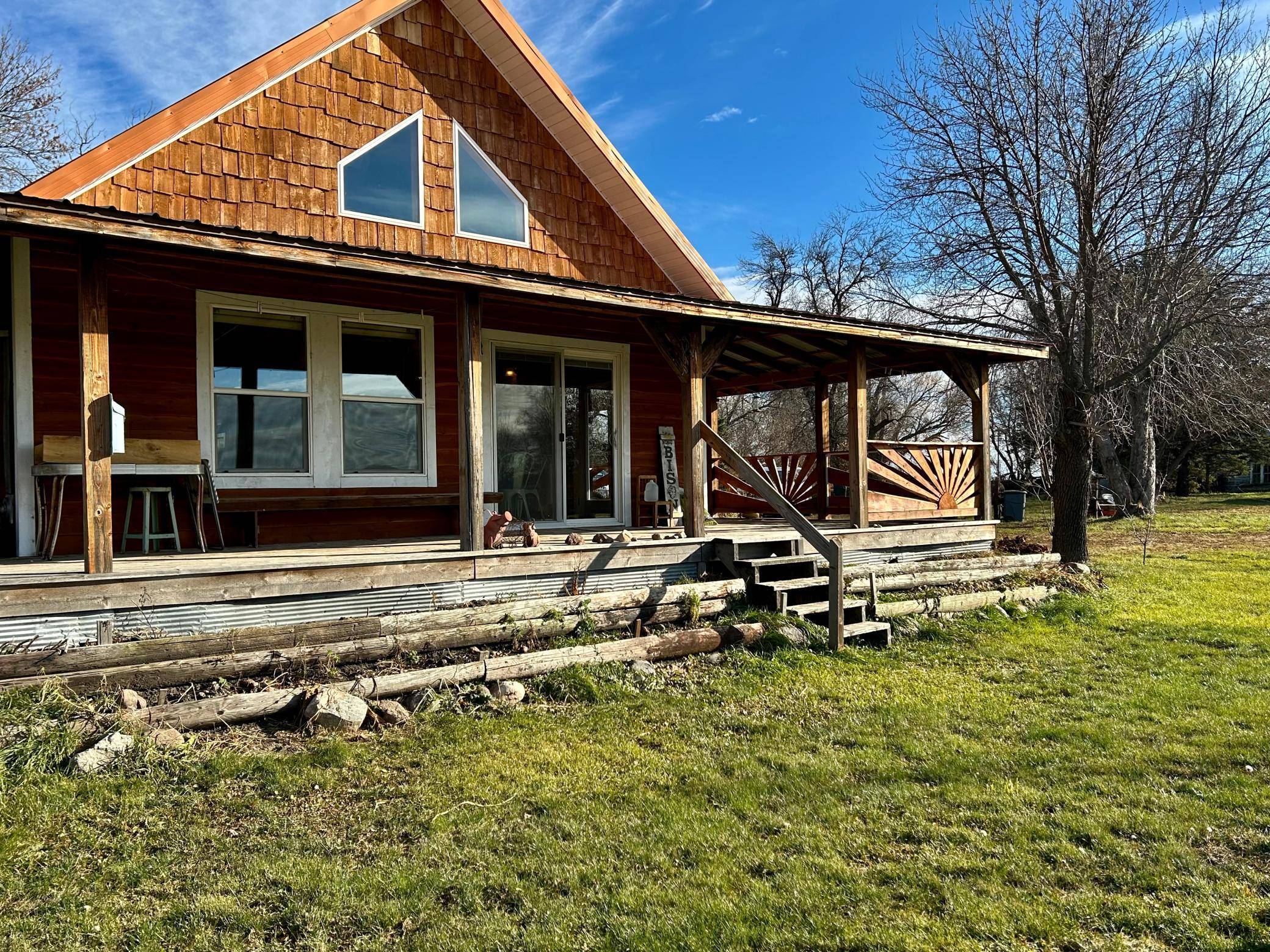 305 Oak ST, Hastings, ND 58049